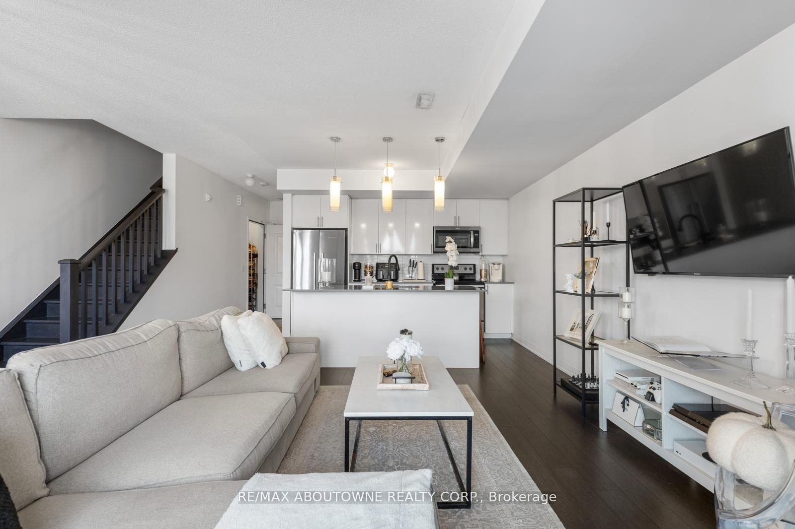 1200 Main St E, #202