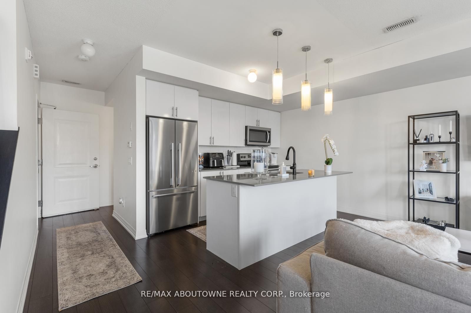 1200 Main St E, #202