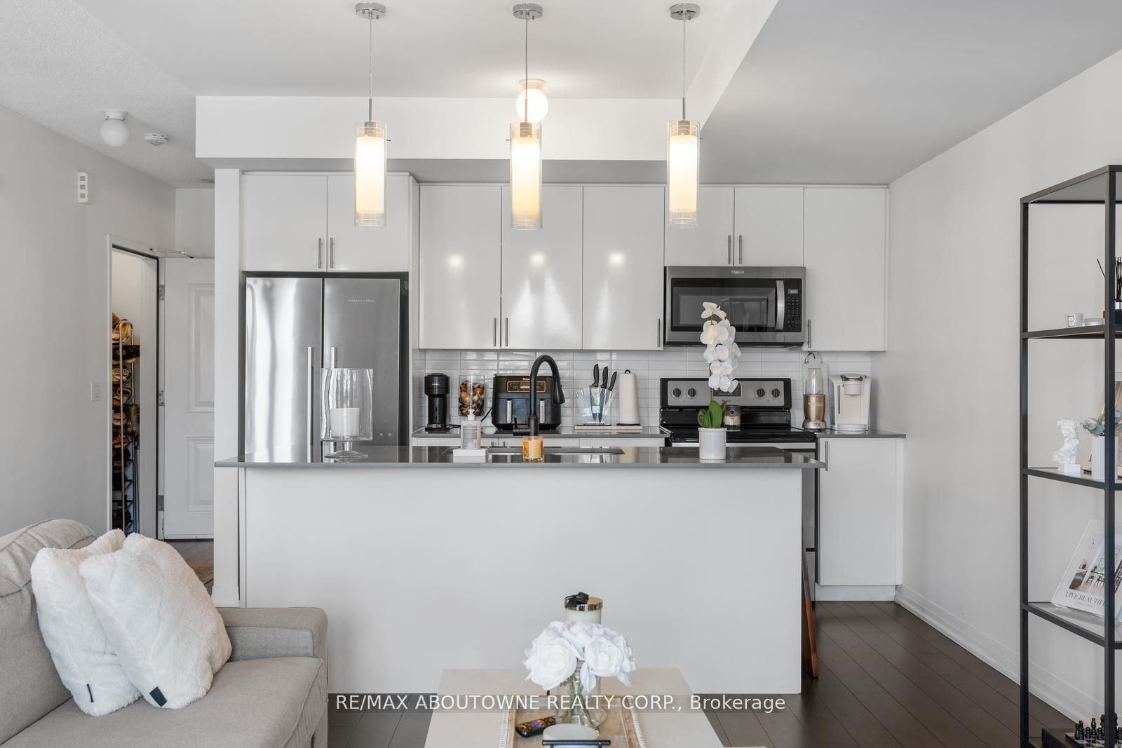 1200 Main St E, #202