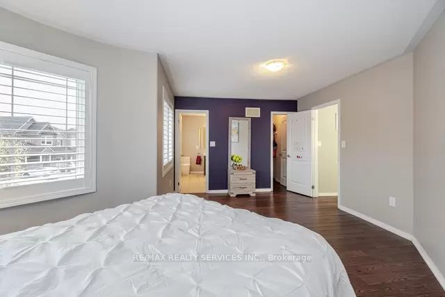 449 Coombs Crt S