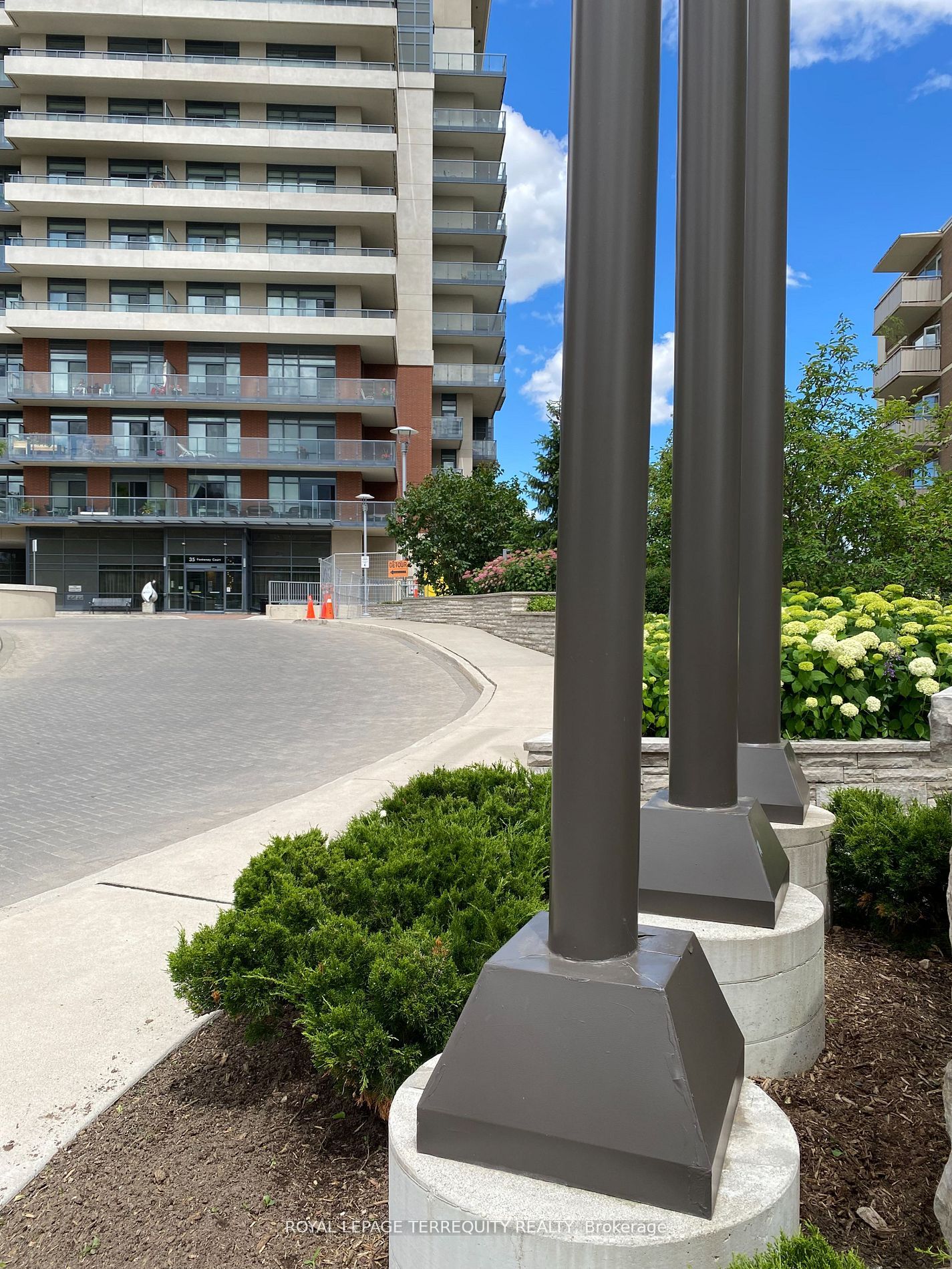 35 Fontenay Crt, #405