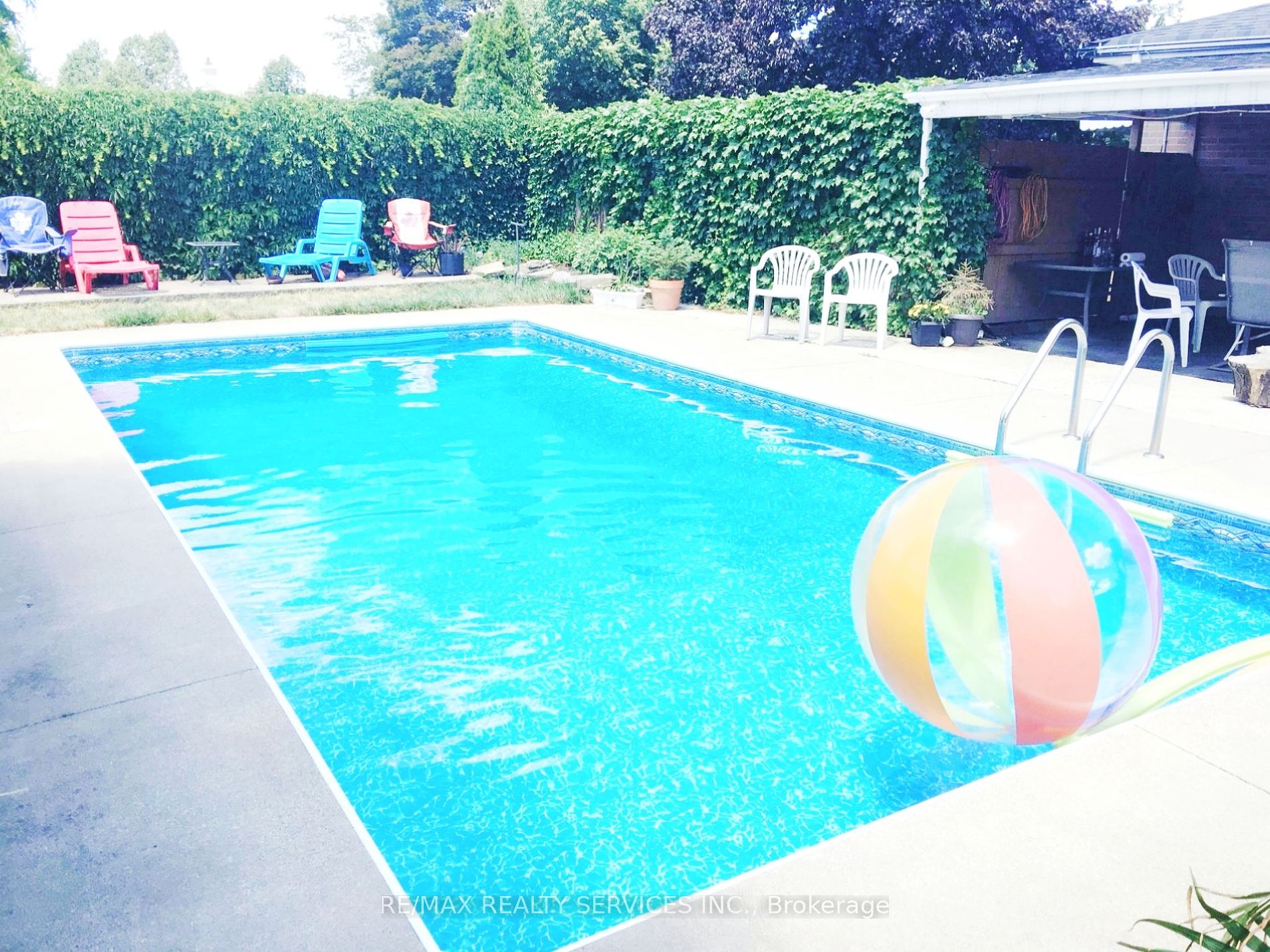 3 Brookdale Cres