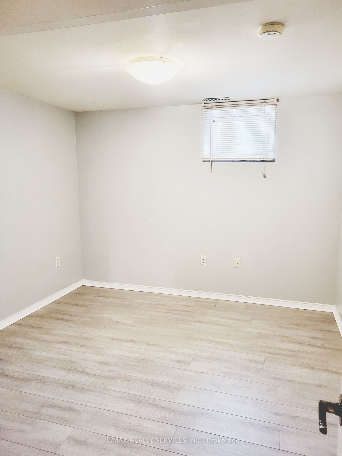 3 Brookdale Cres