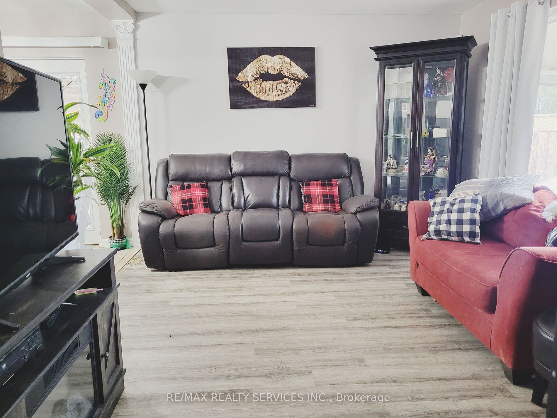 3 Brookdale Cres