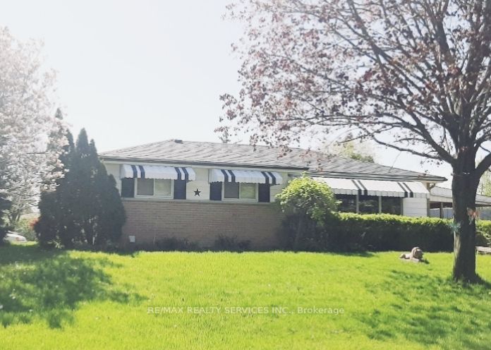3 Brookdale Cres