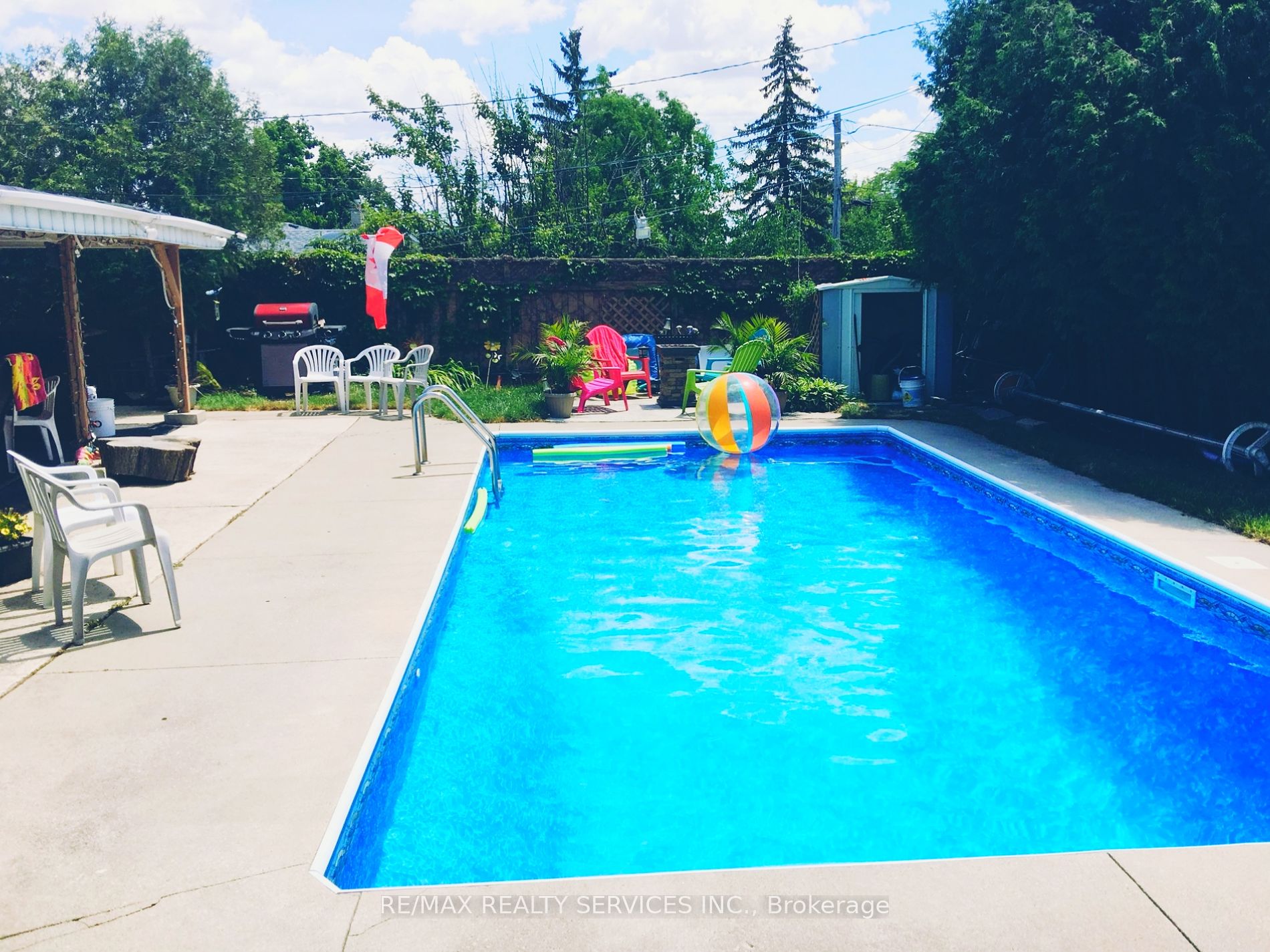 3 Brookdale Cres