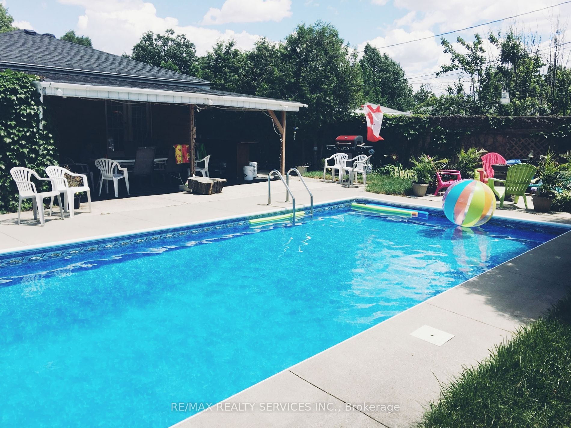 3 Brookdale Cres