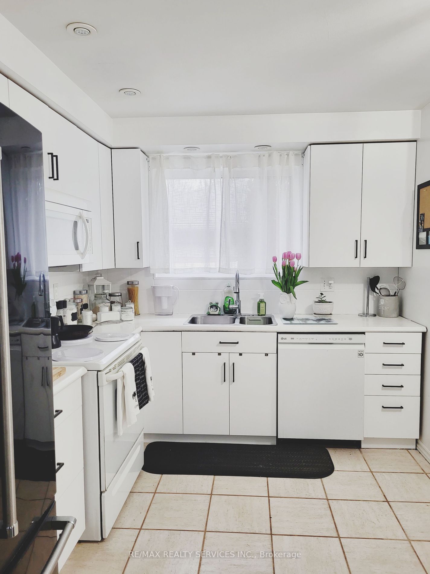 3 Brookdale Cres