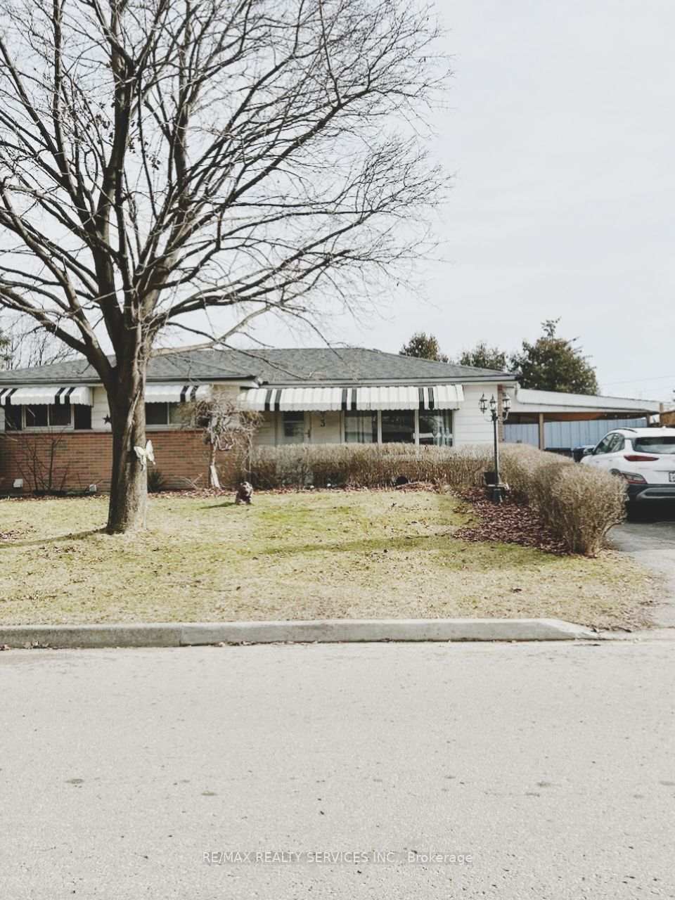 3 Brookdale Cres