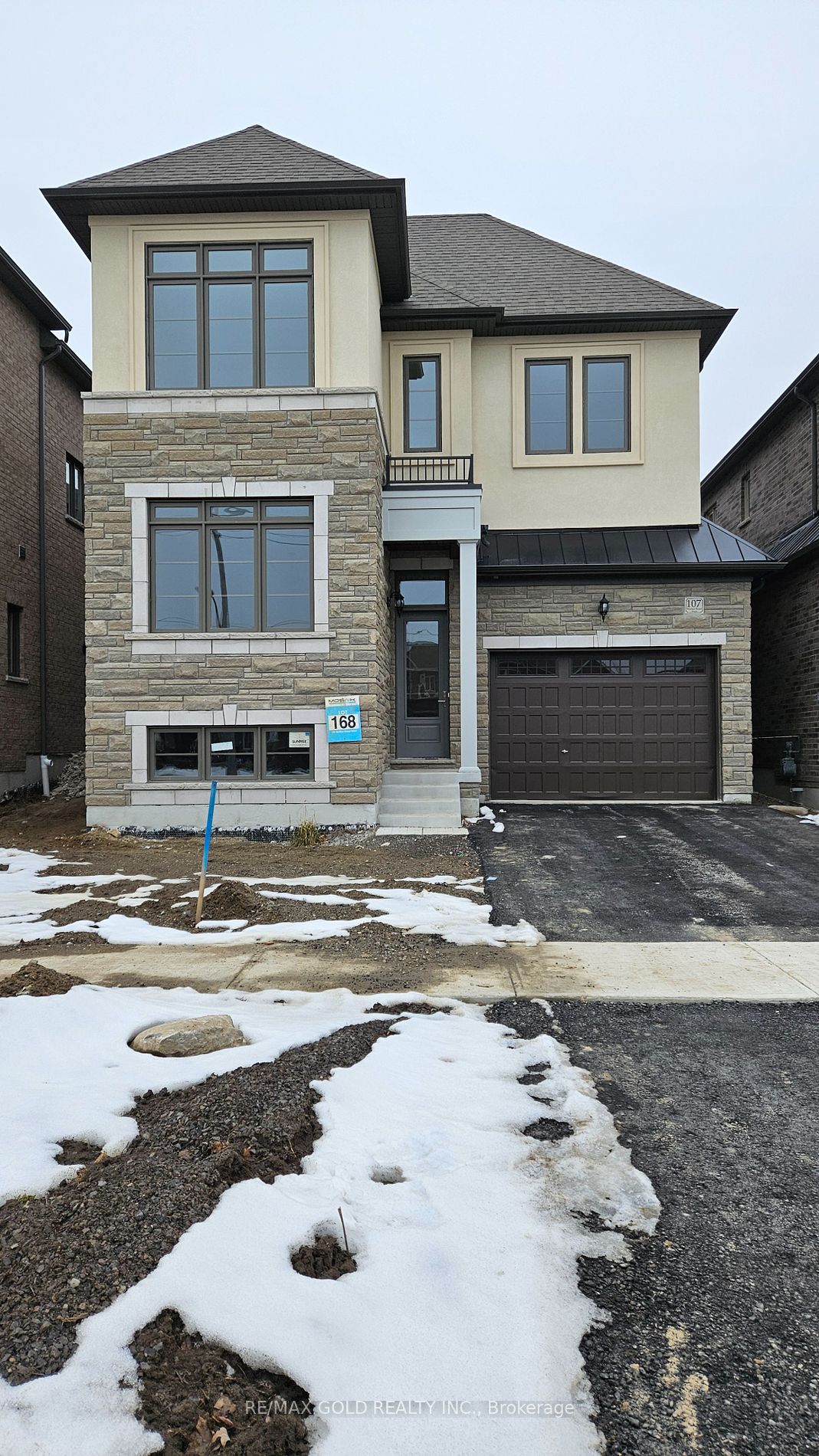 107 Walker Rd W
