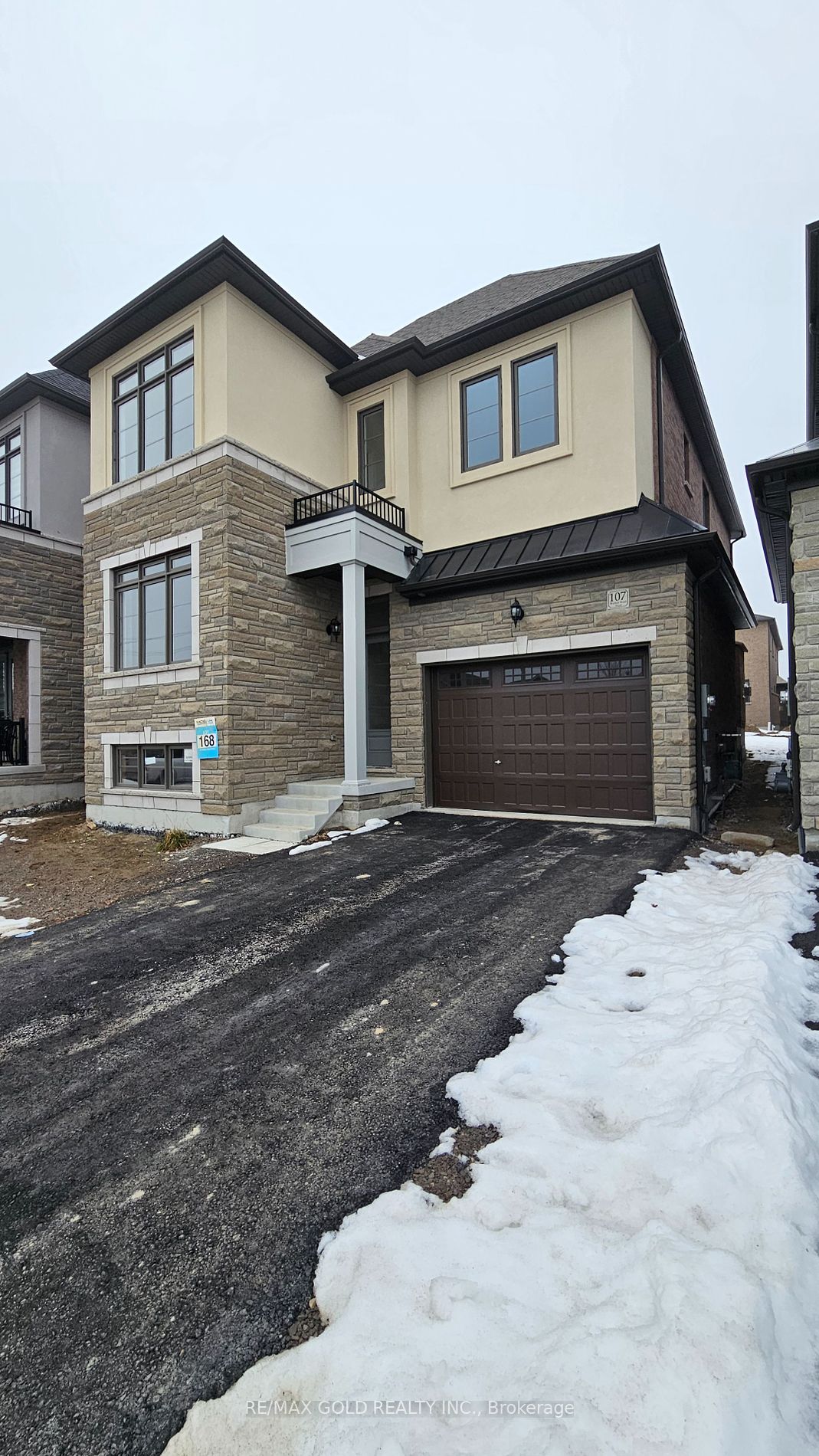 107 Walker Rd W