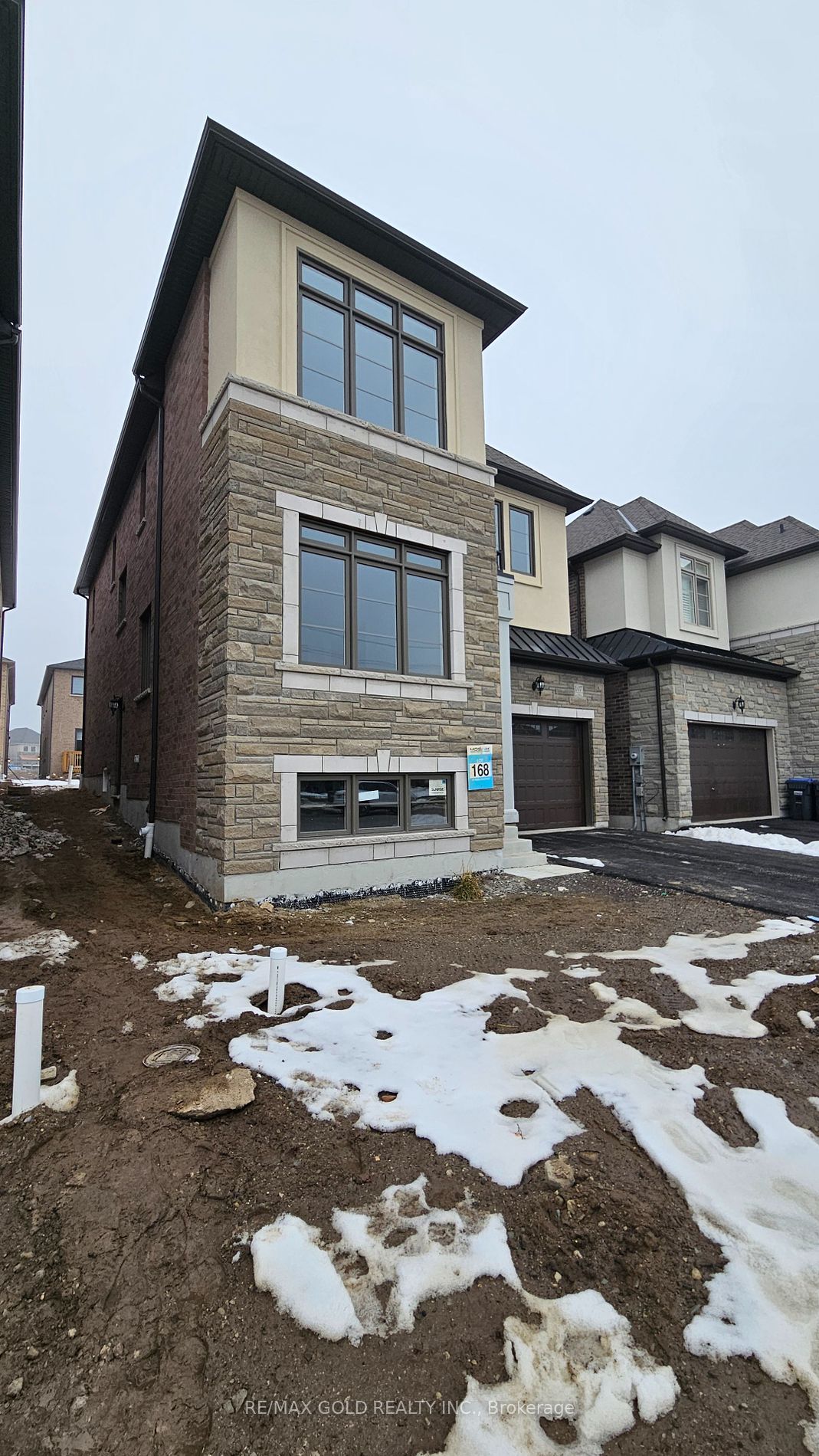 107 Walker Rd W