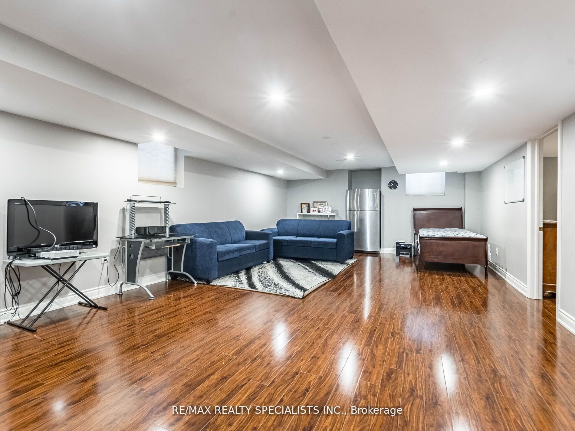 113 Aylesbury Dr