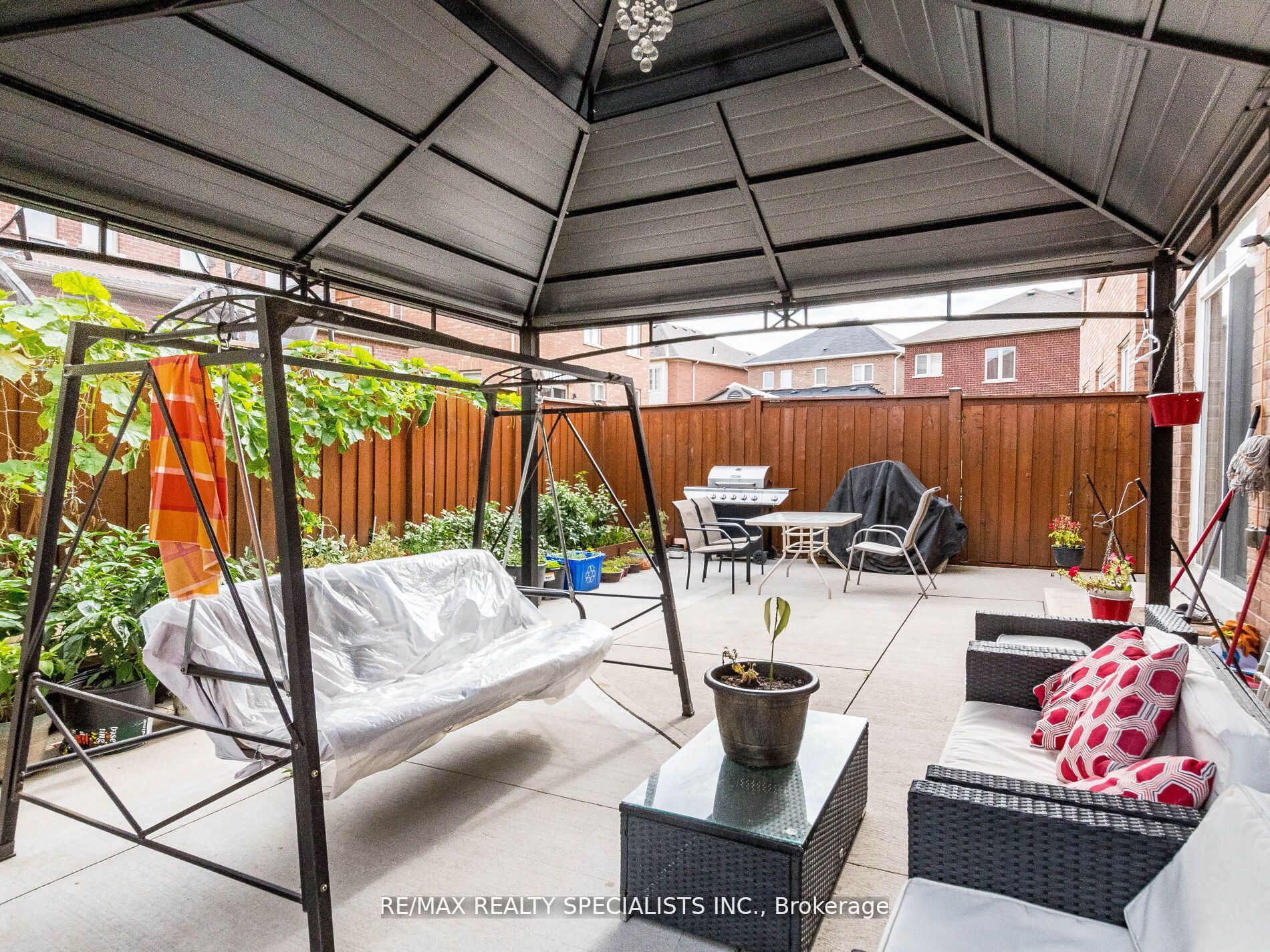 113 Aylesbury Dr