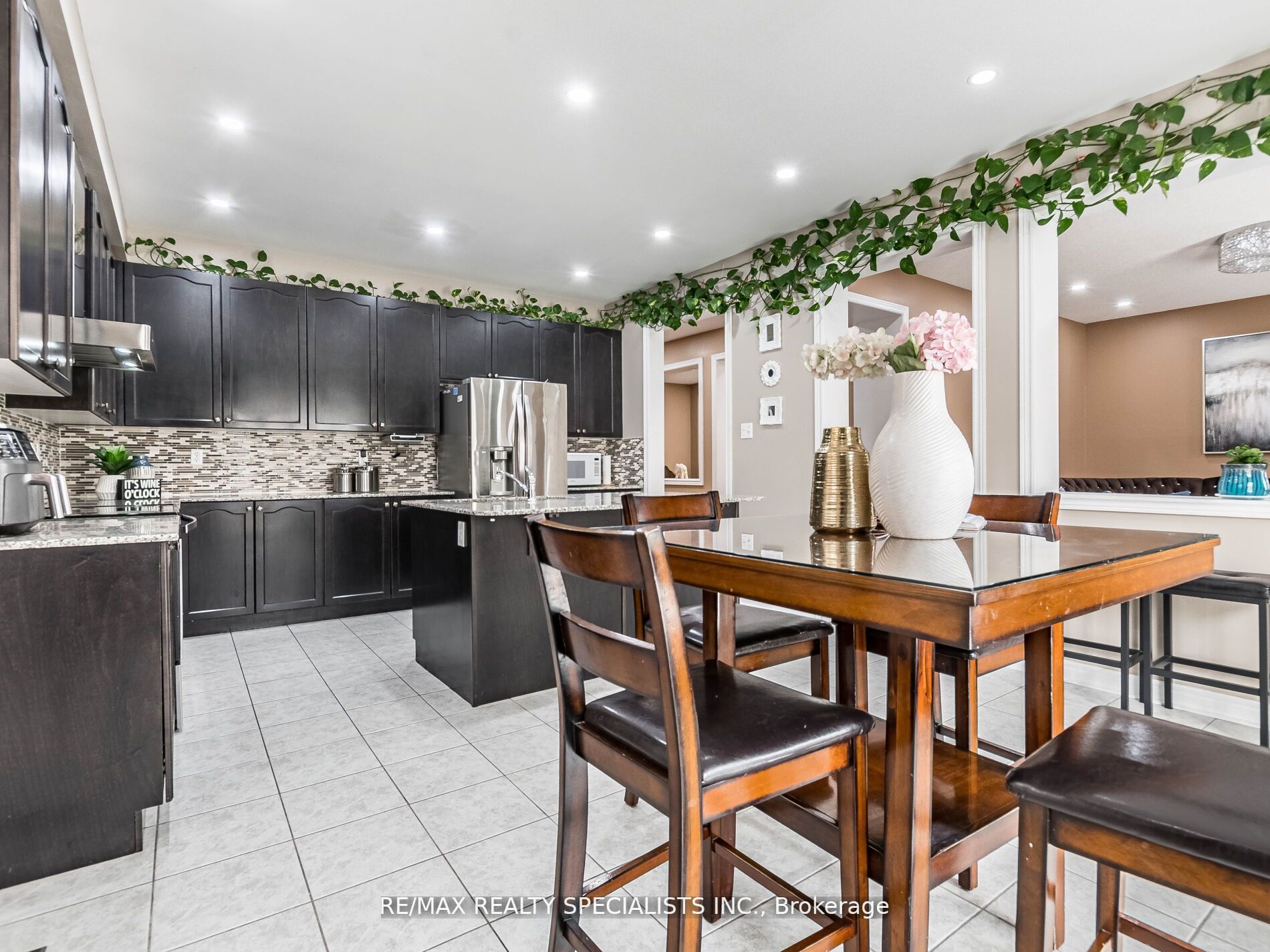 113 Aylesbury Dr