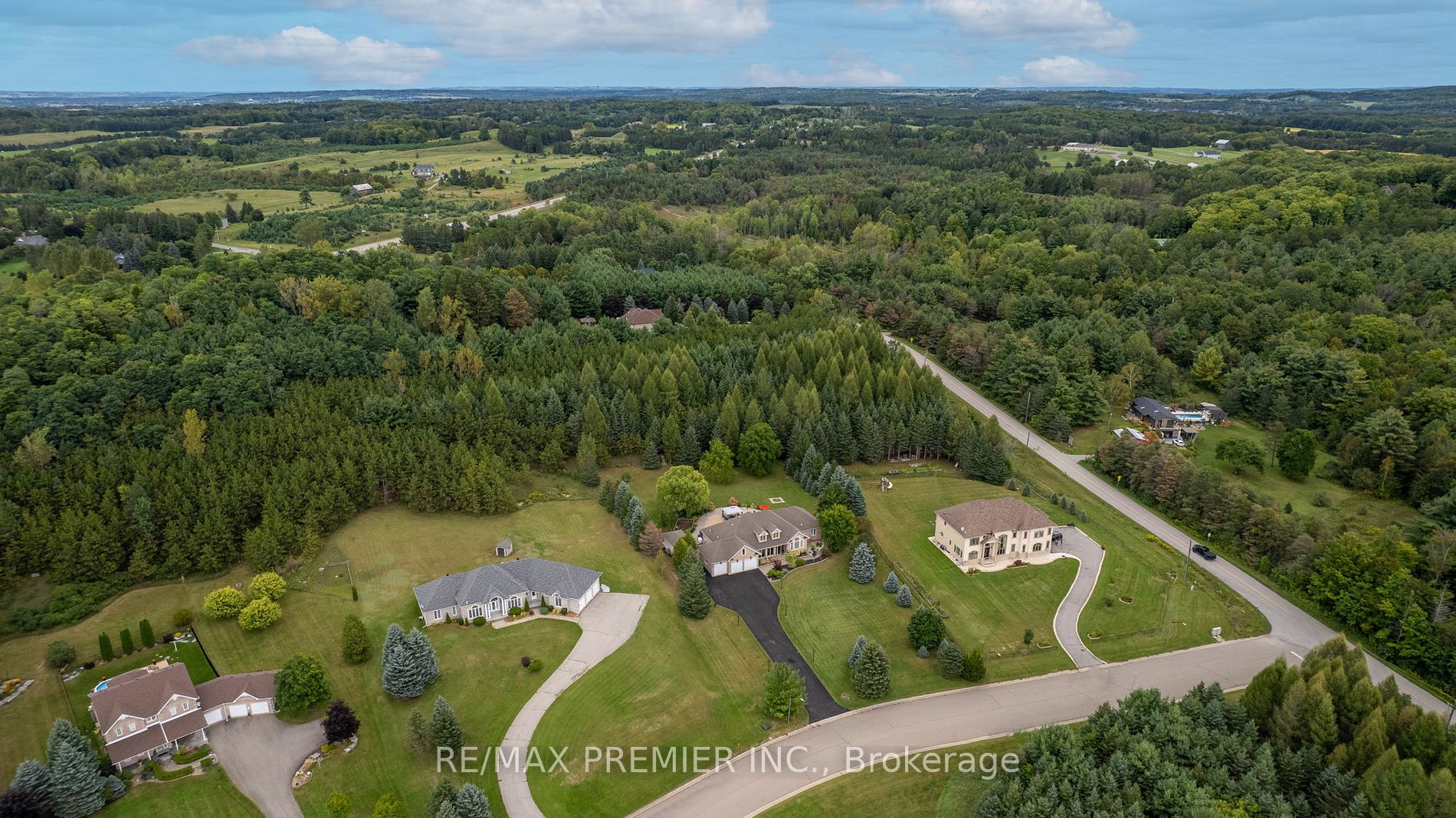 3 Moraine Pl