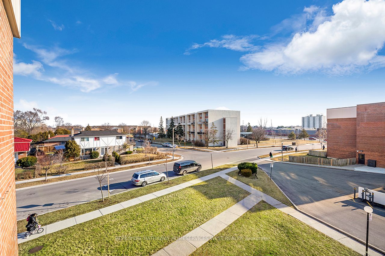 1055 Forestwood Dr, #221