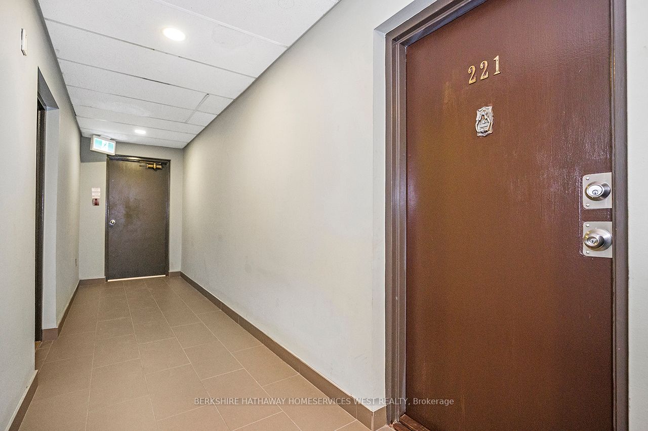 1055 Forestwood Dr, #221