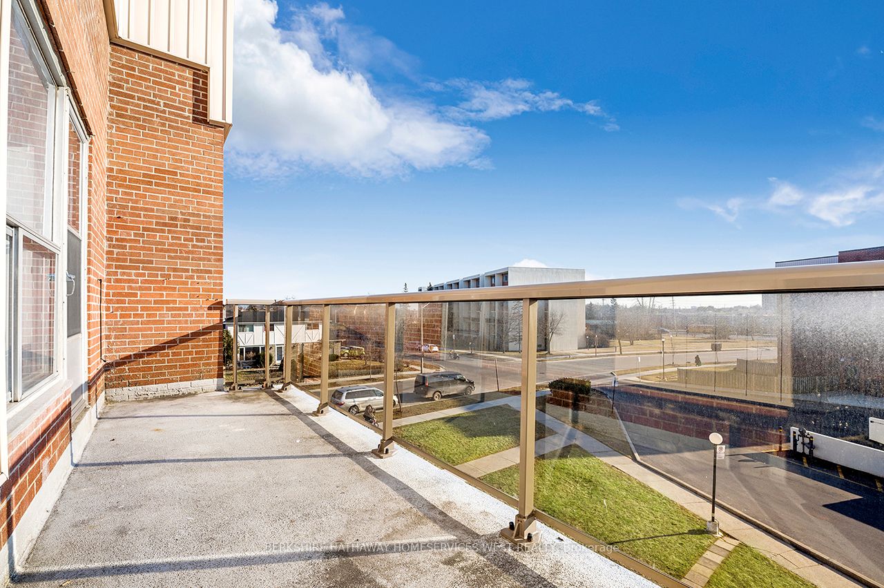 1055 Forestwood Dr, #221
