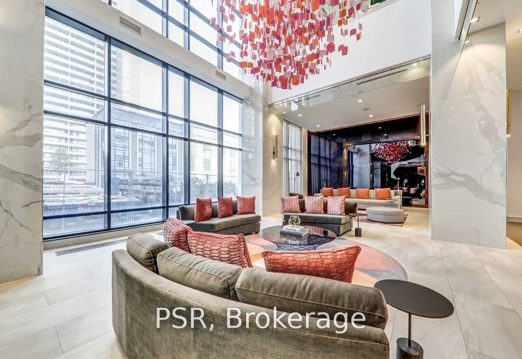 7 Mabelle Ave, #308A