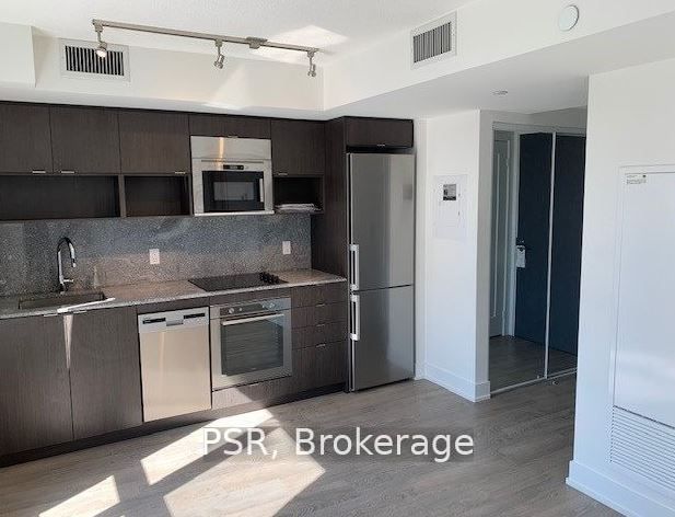 7 Mabelle Ave, #308A