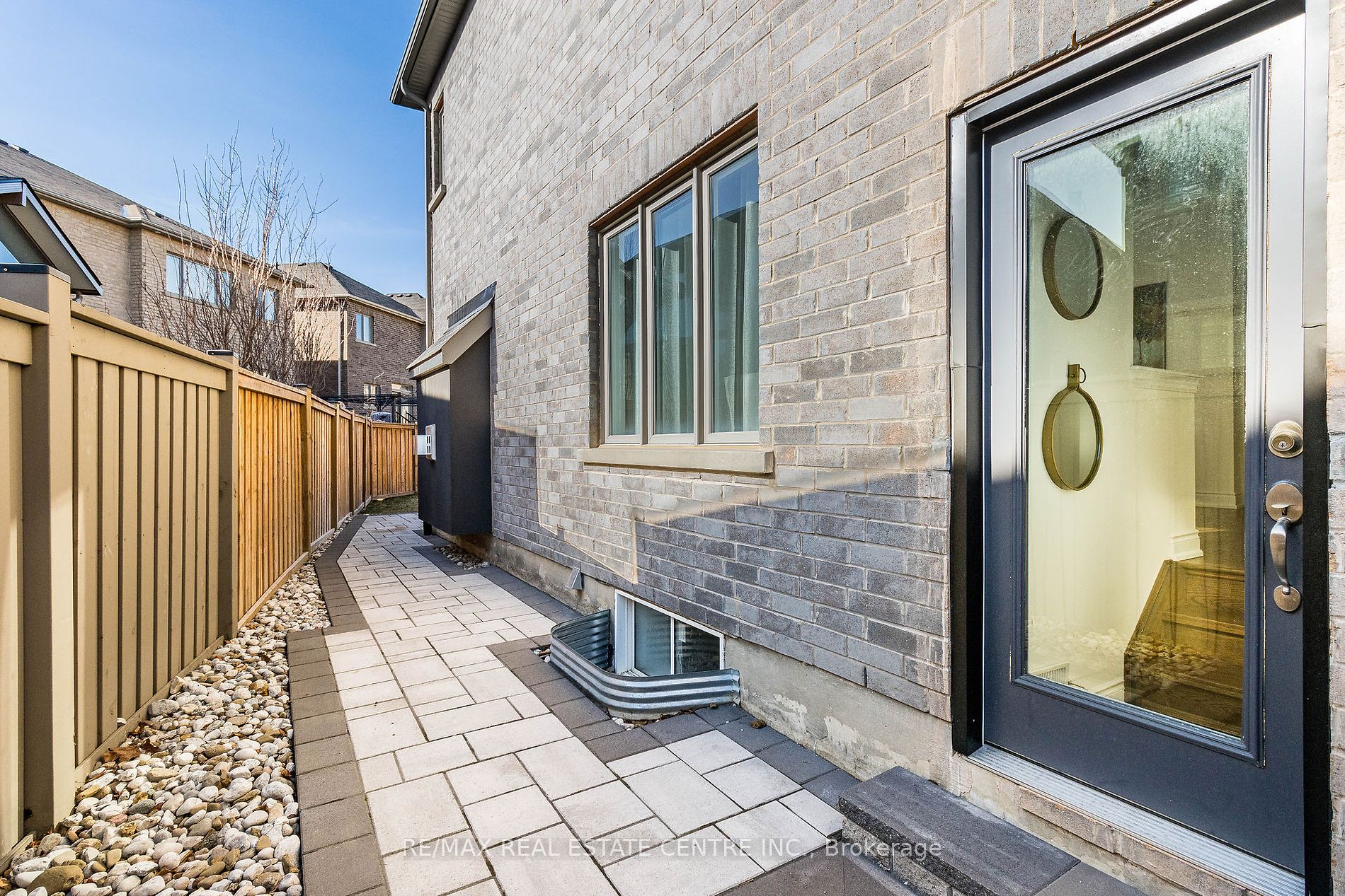 17 Prairie Creek Crescent
