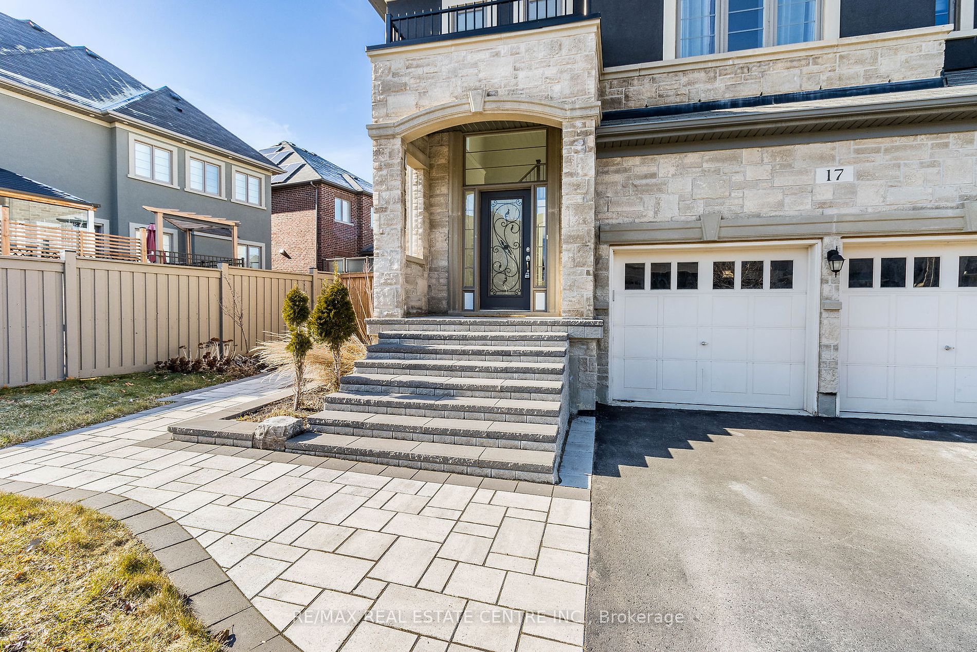 17 Prairie Creek Crescent