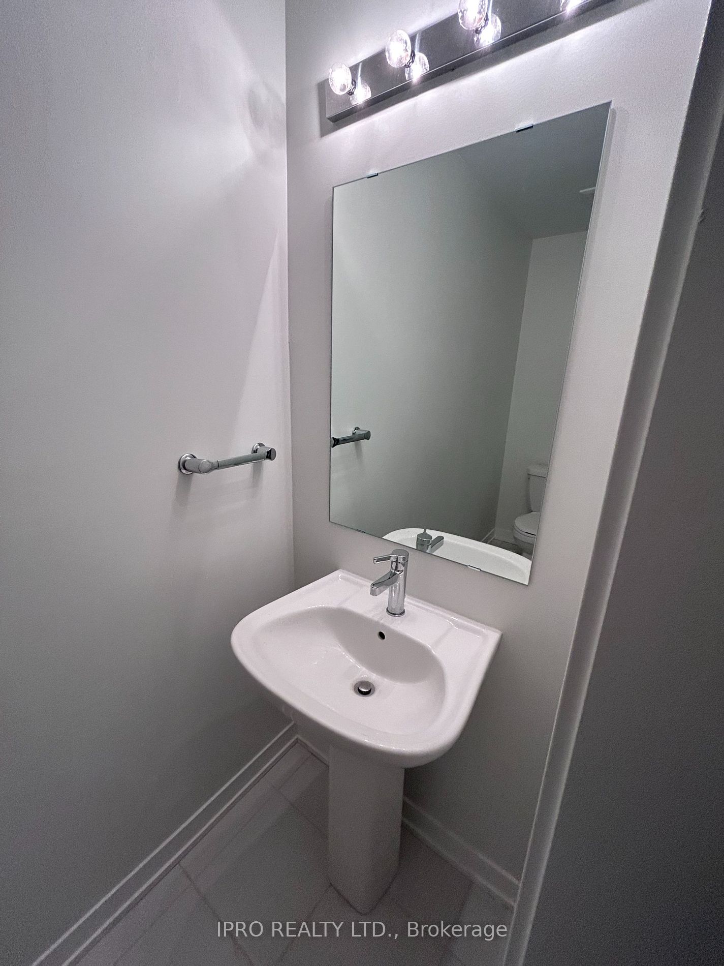 3415 Ridgeway Drive #4