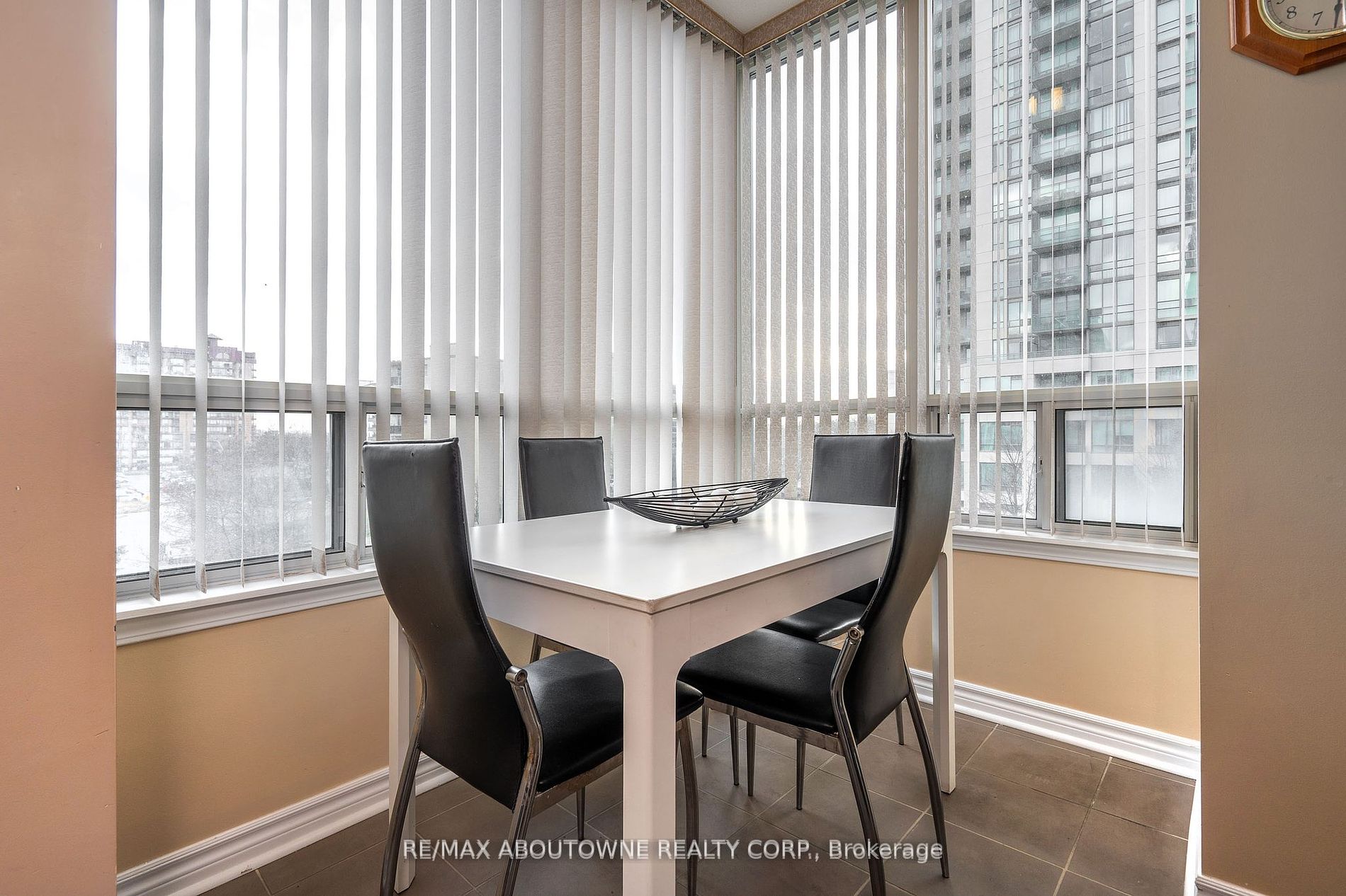 3504 Hurontario St, #505