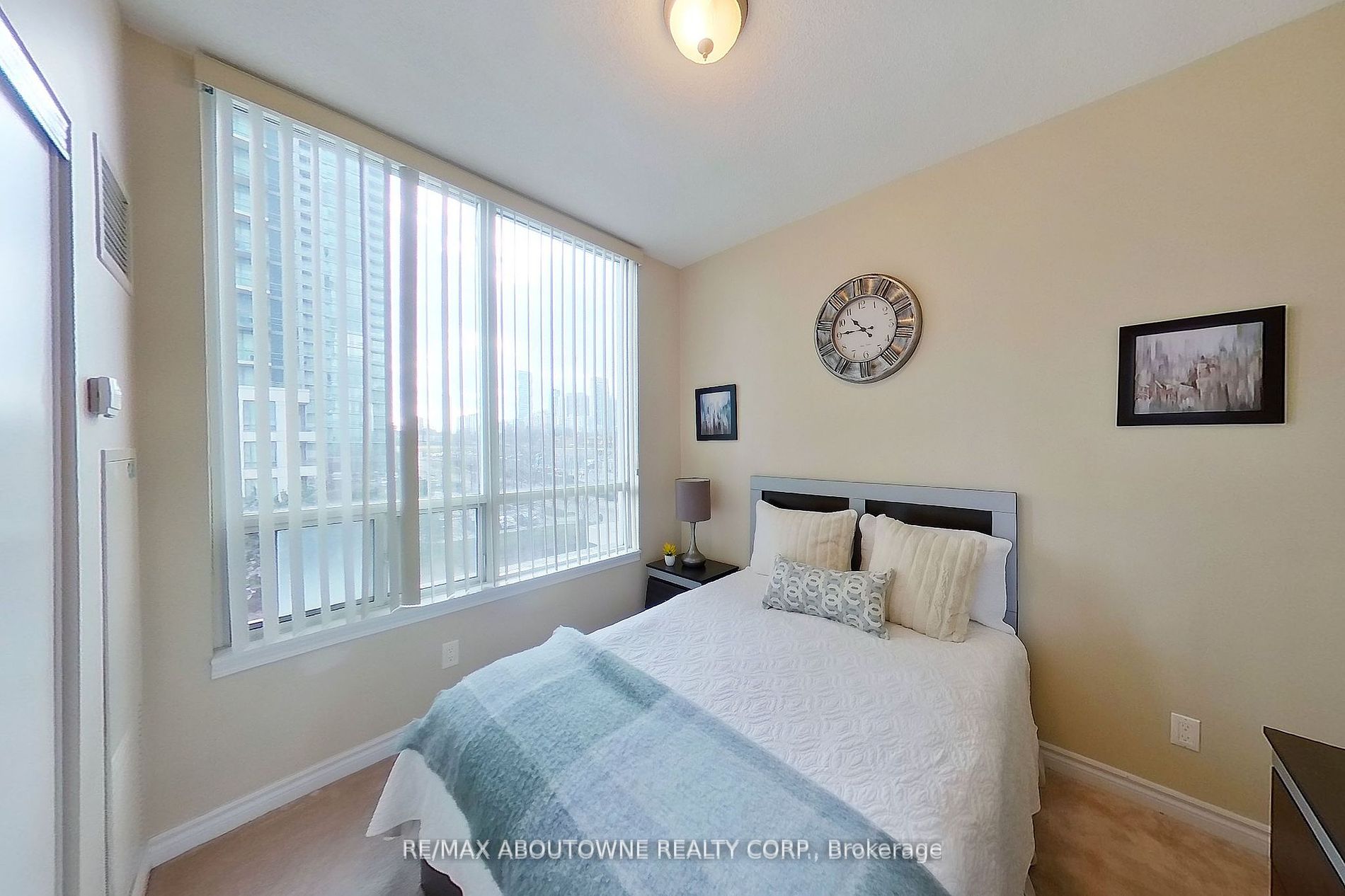 3504 Hurontario St, #505