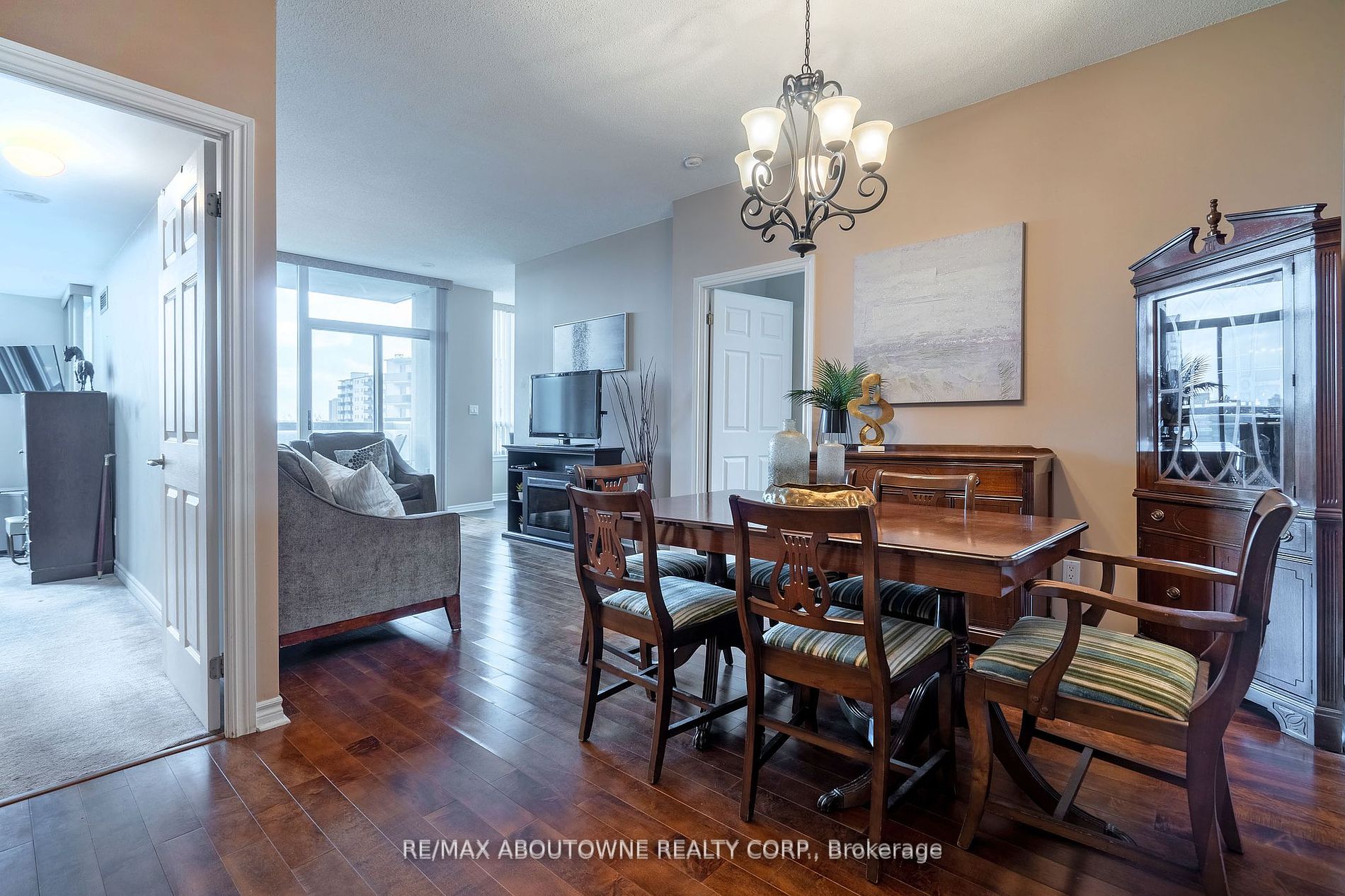 3504 Hurontario St, #505