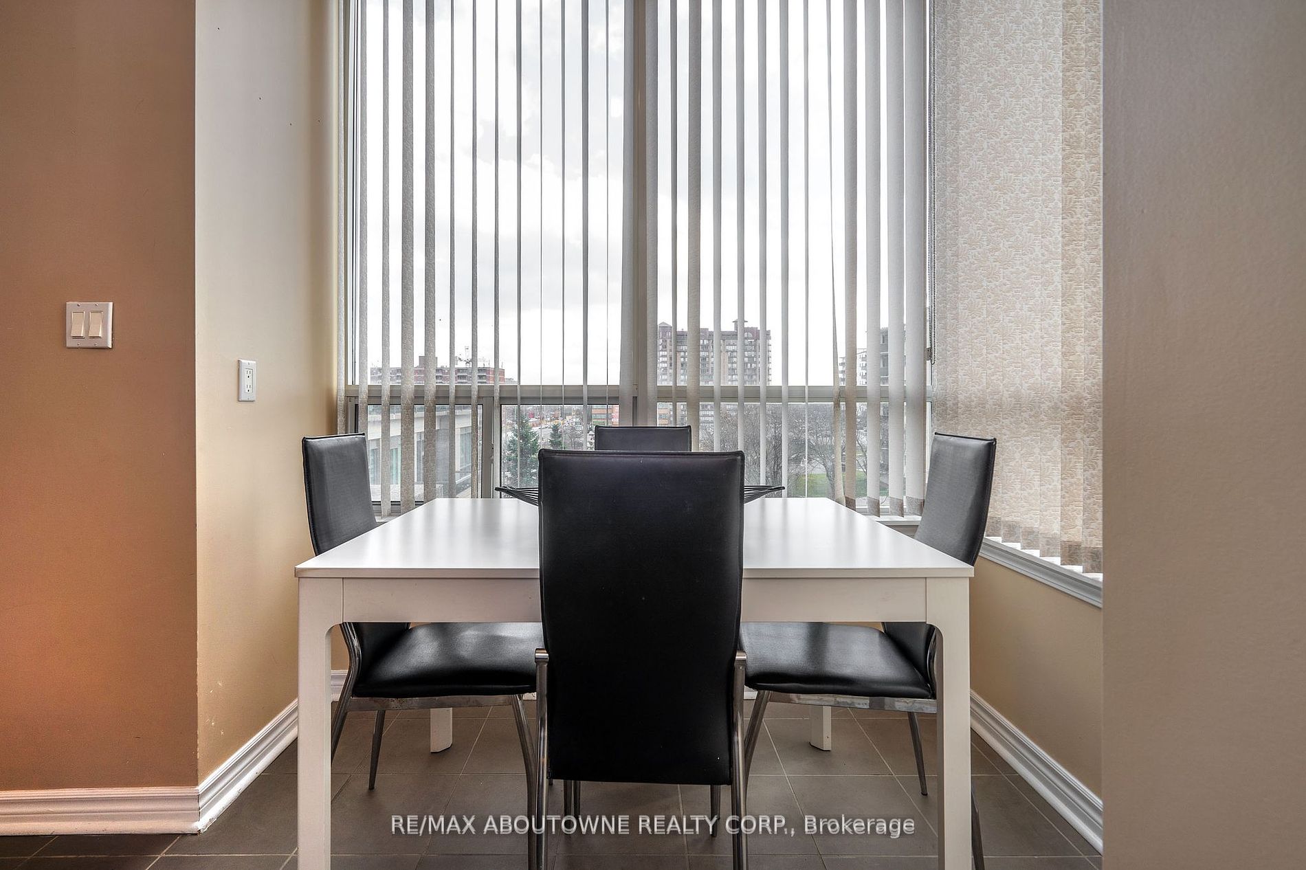 3504 Hurontario St, #505