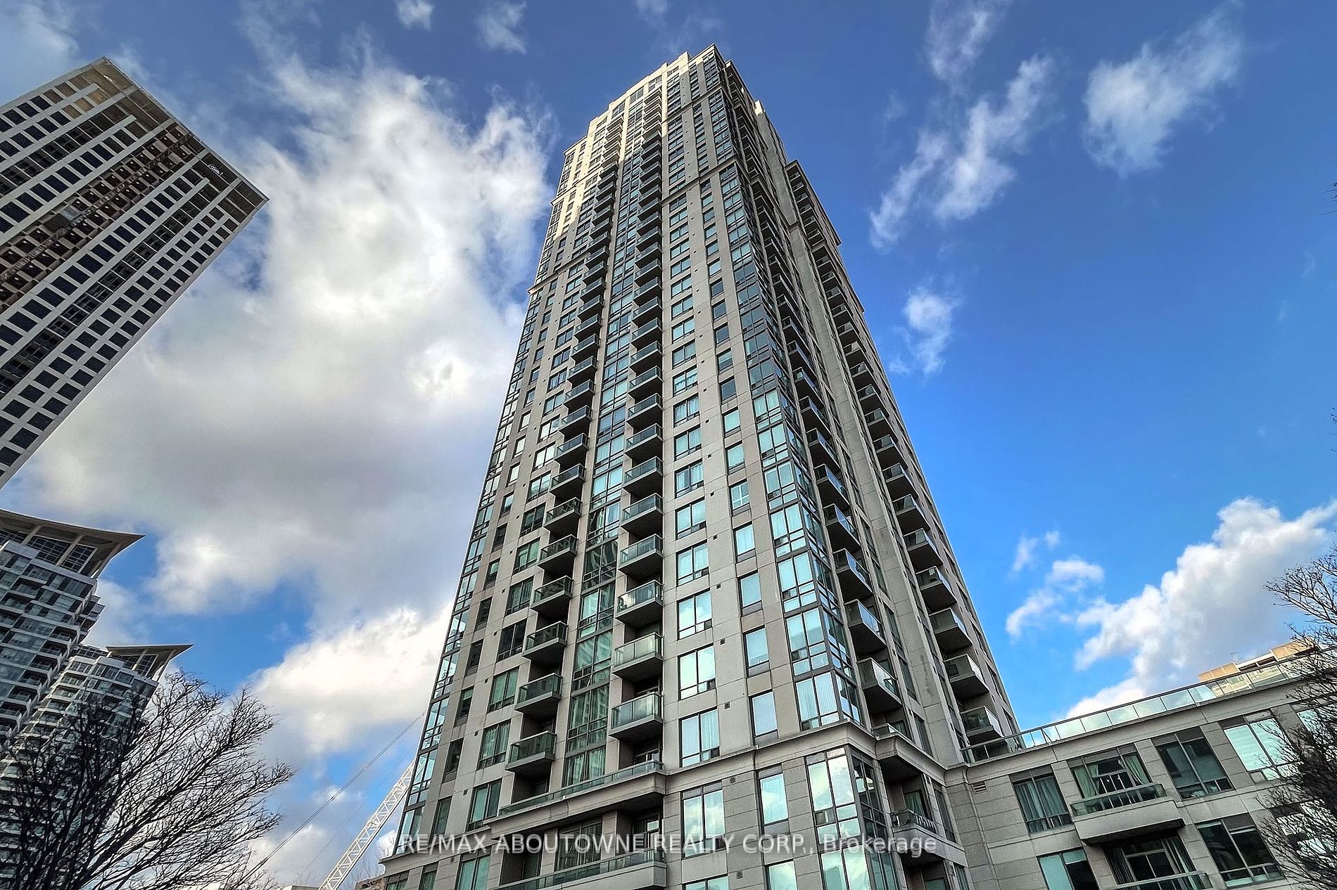 3504 Hurontario St, #505