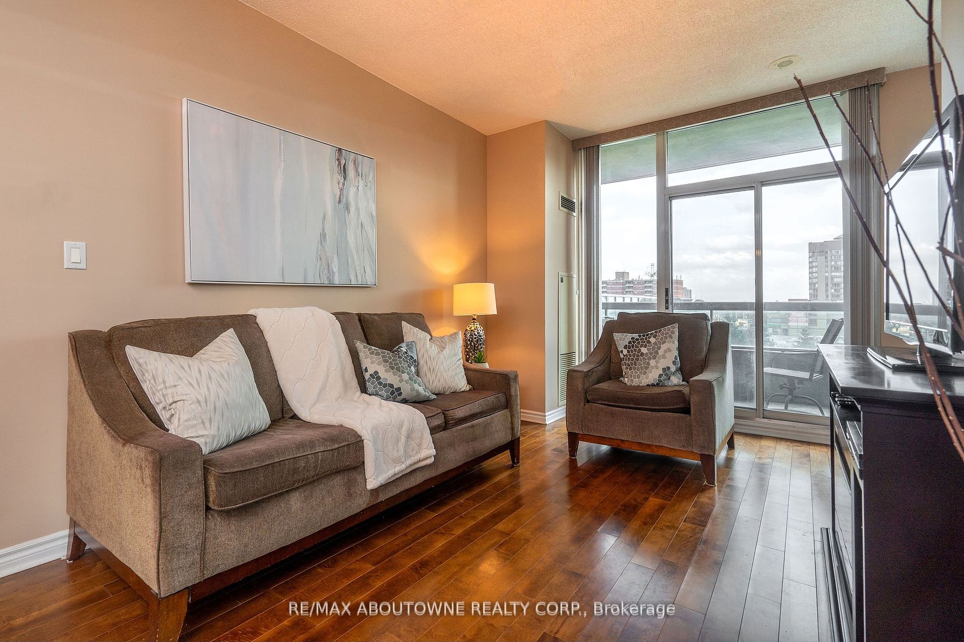 3504 Hurontario St, #505
