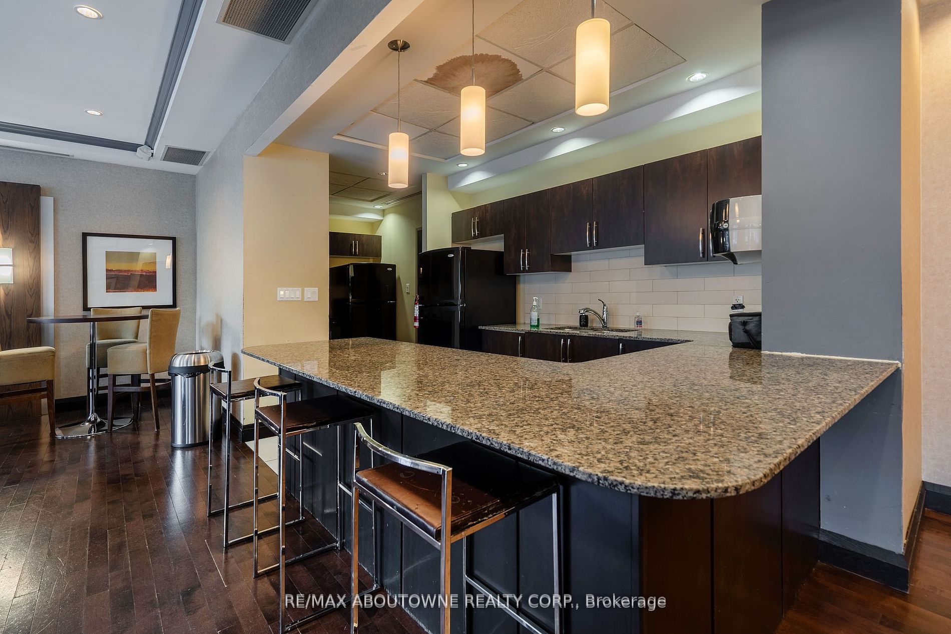 3504 Hurontario St, #505
