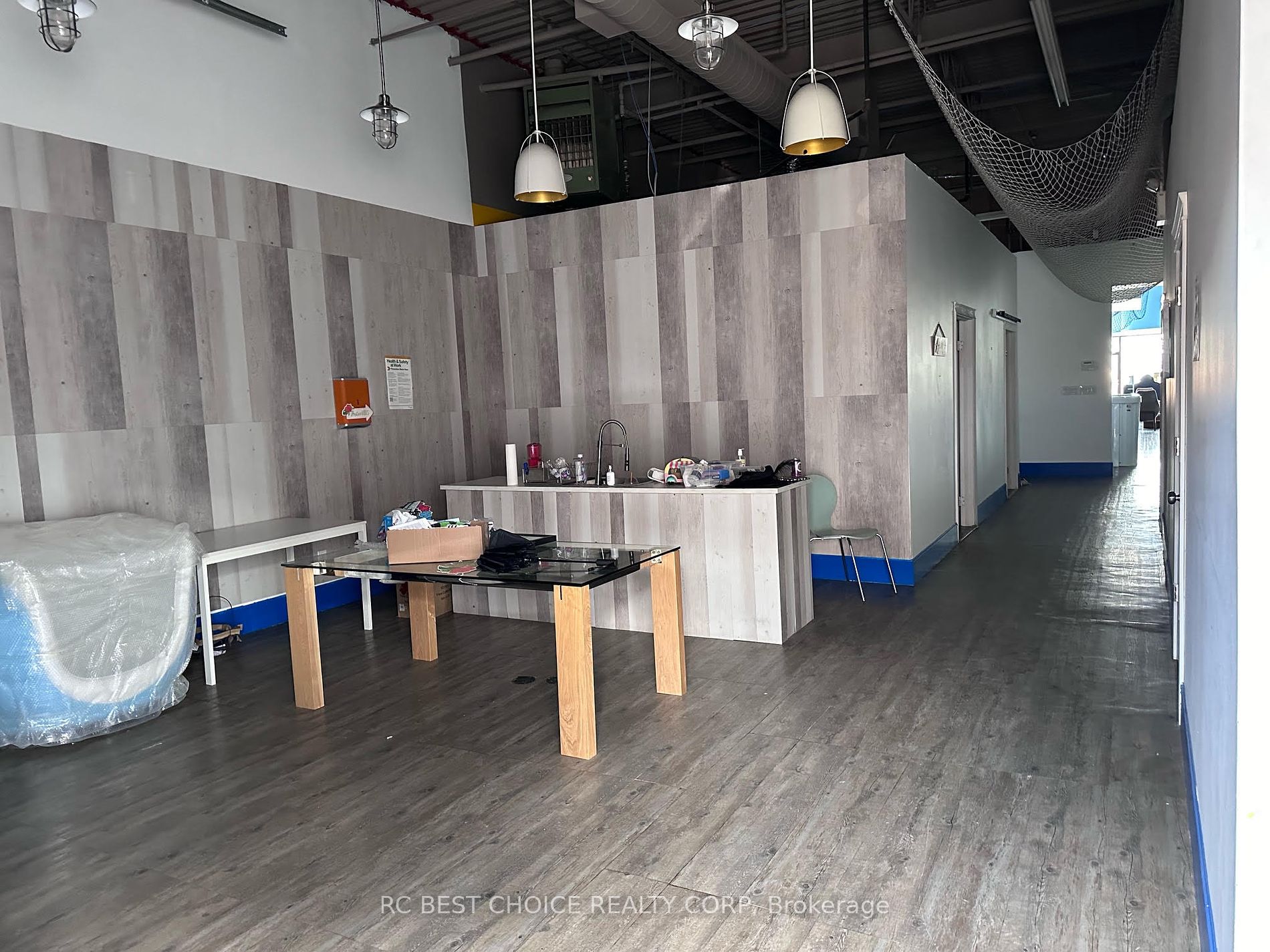 1855 Dundas St E, #8