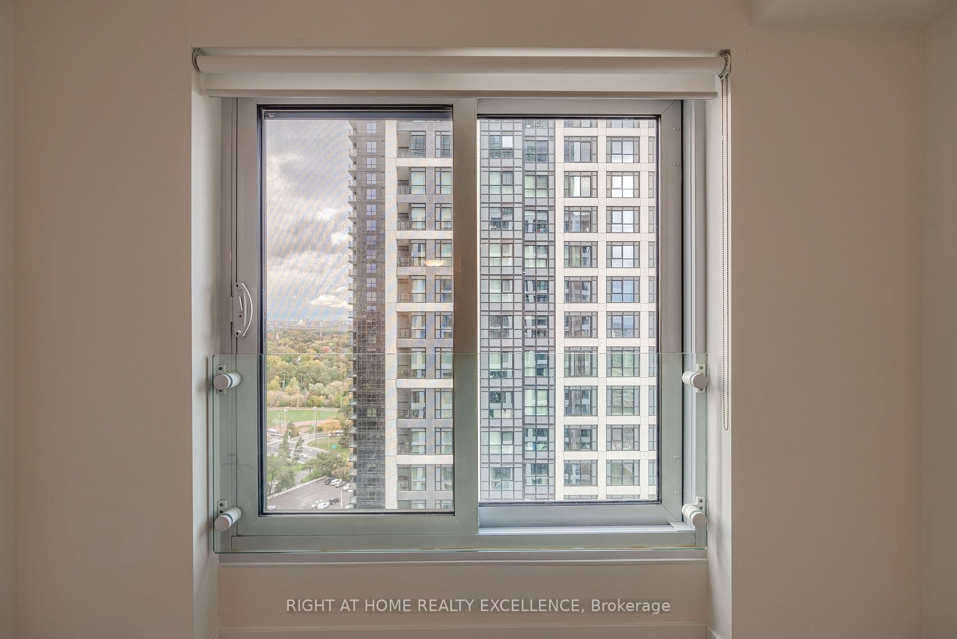 9 Mabelle Avenue #2420