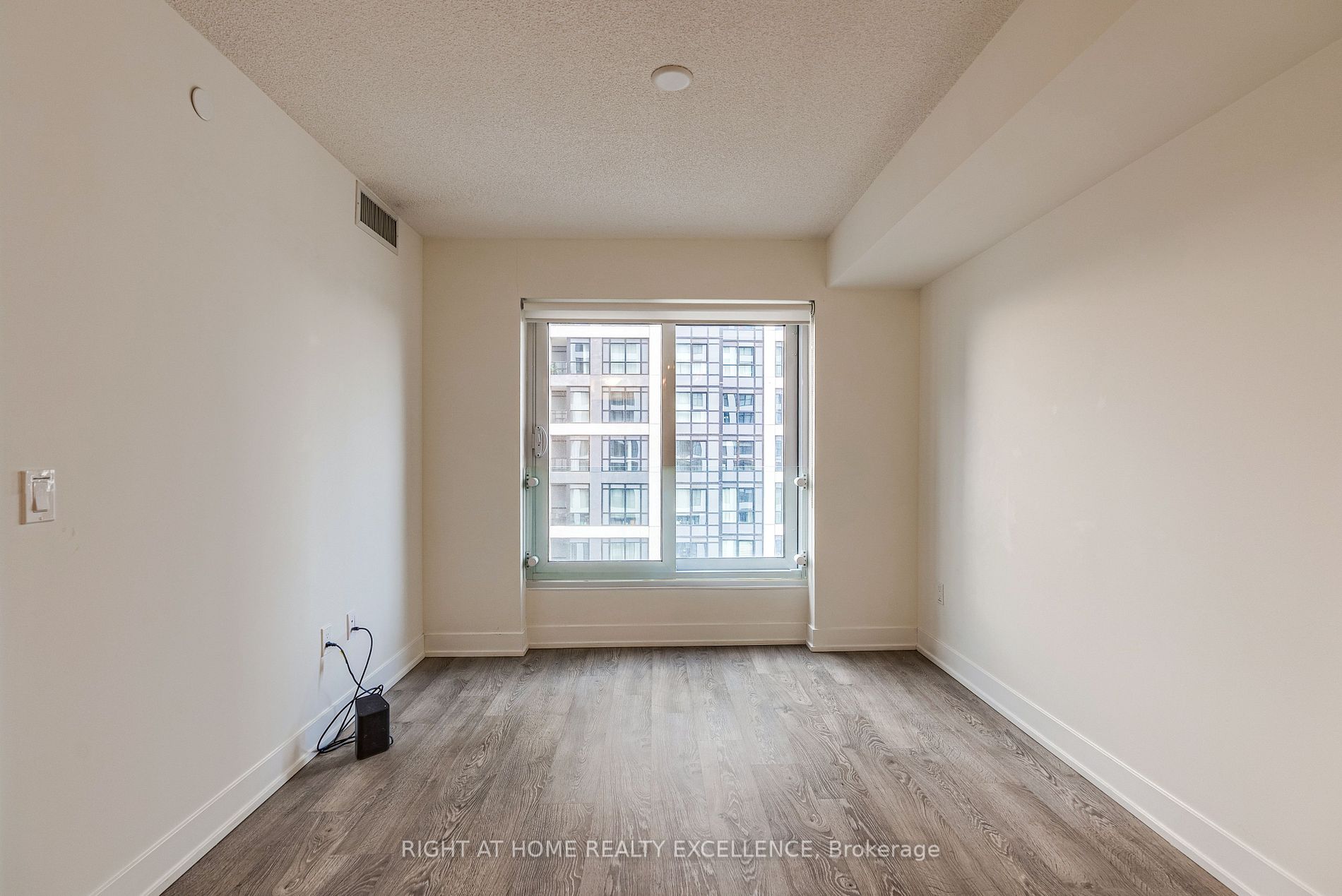 9 Mabelle Avenue #2420