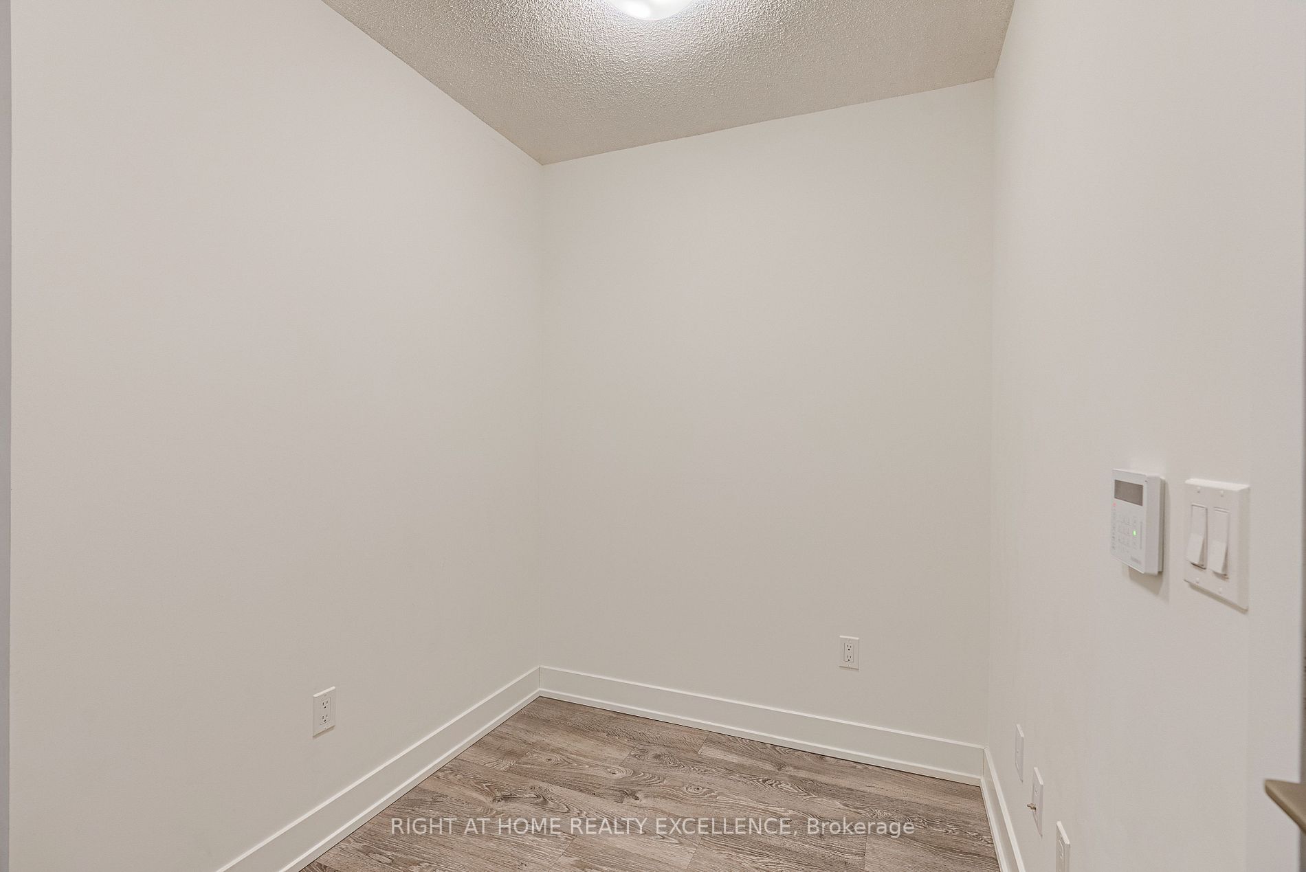9 Mabelle Avenue #2420