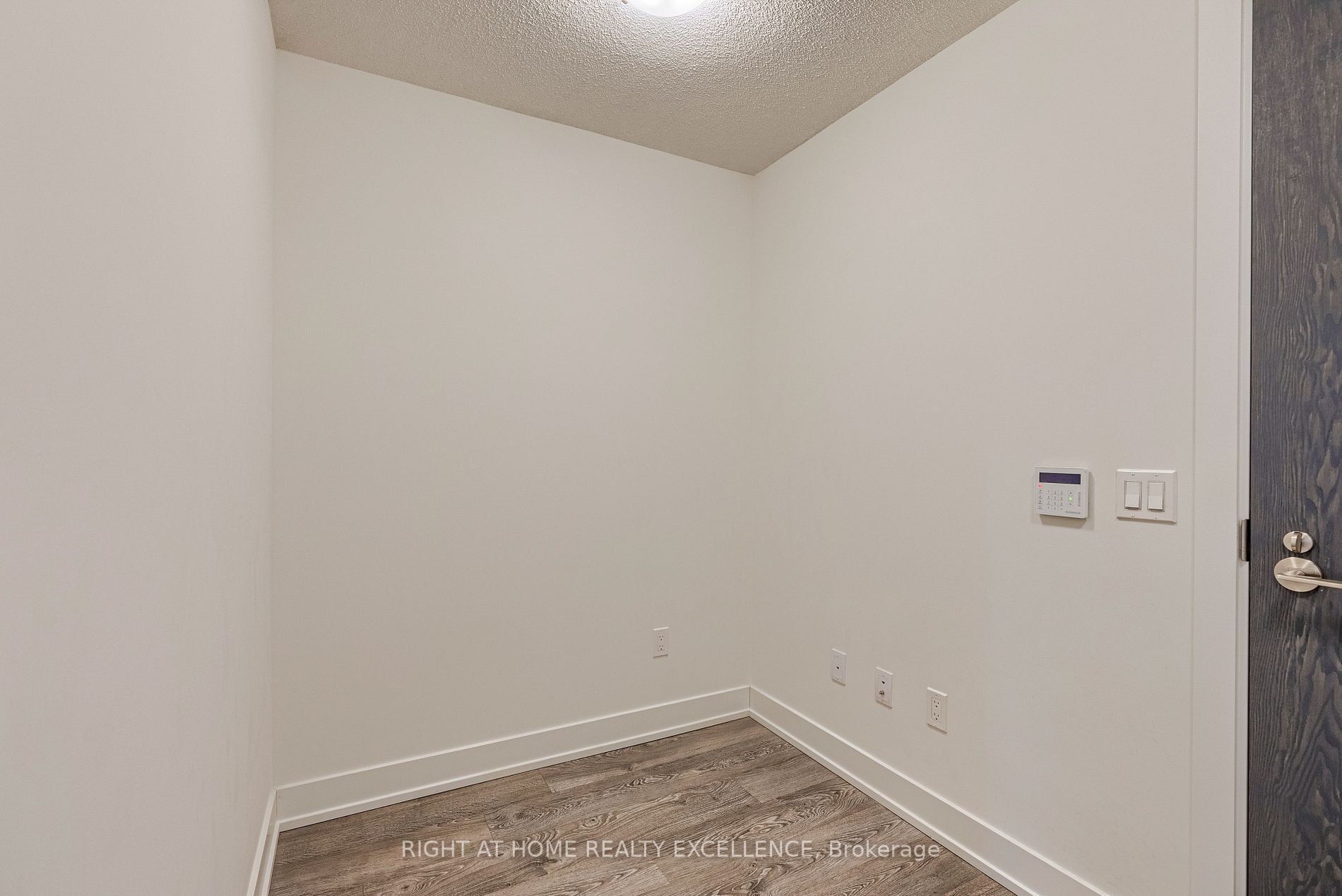 9 Mabelle Avenue #2420