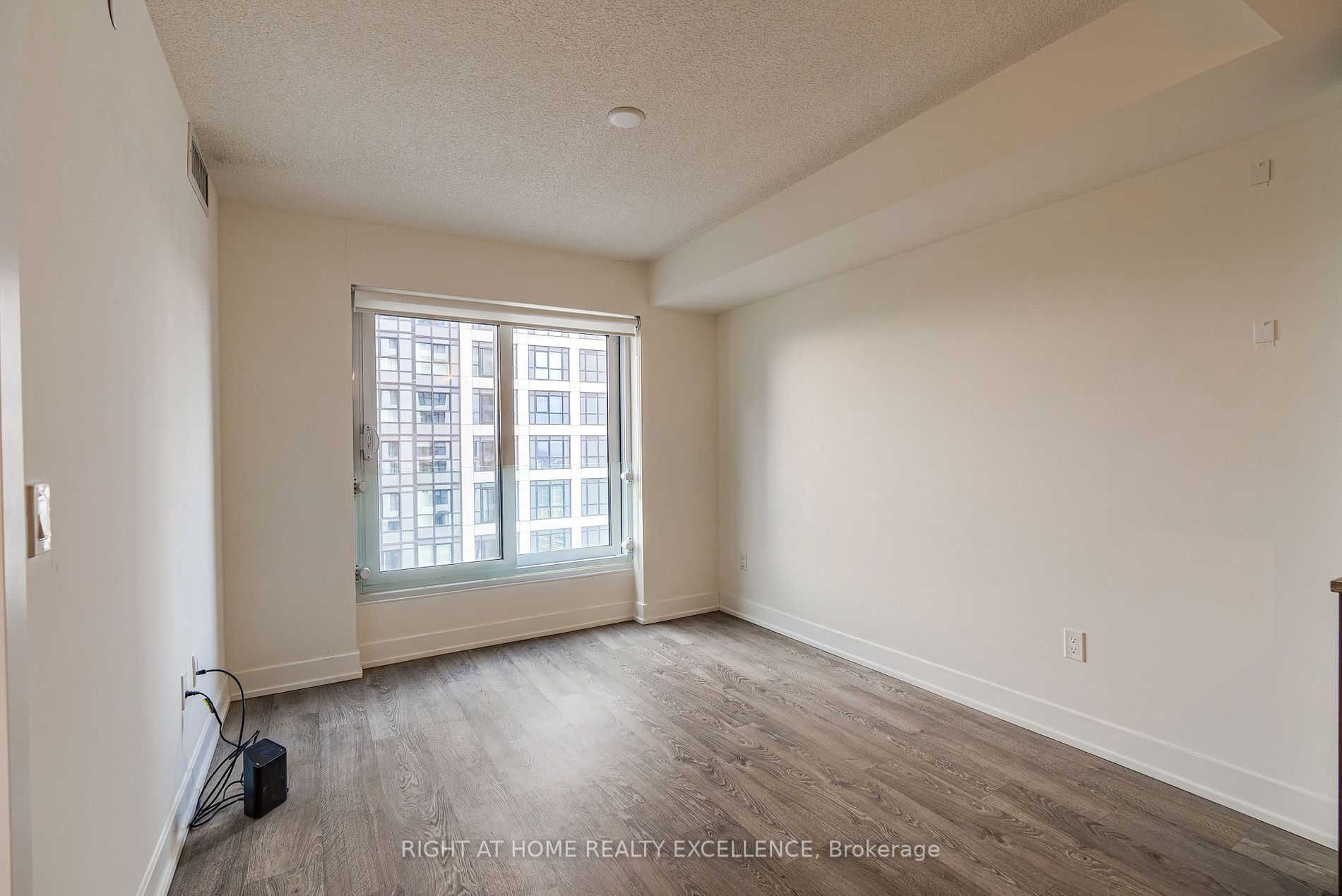 9 Mabelle Avenue #2420