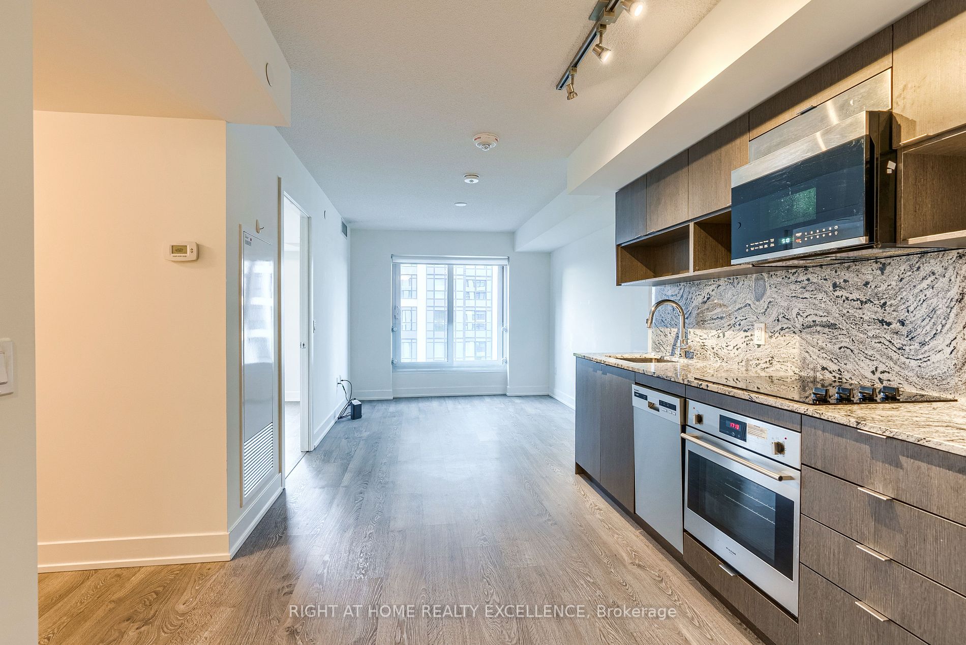 9 Mabelle Avenue #2420