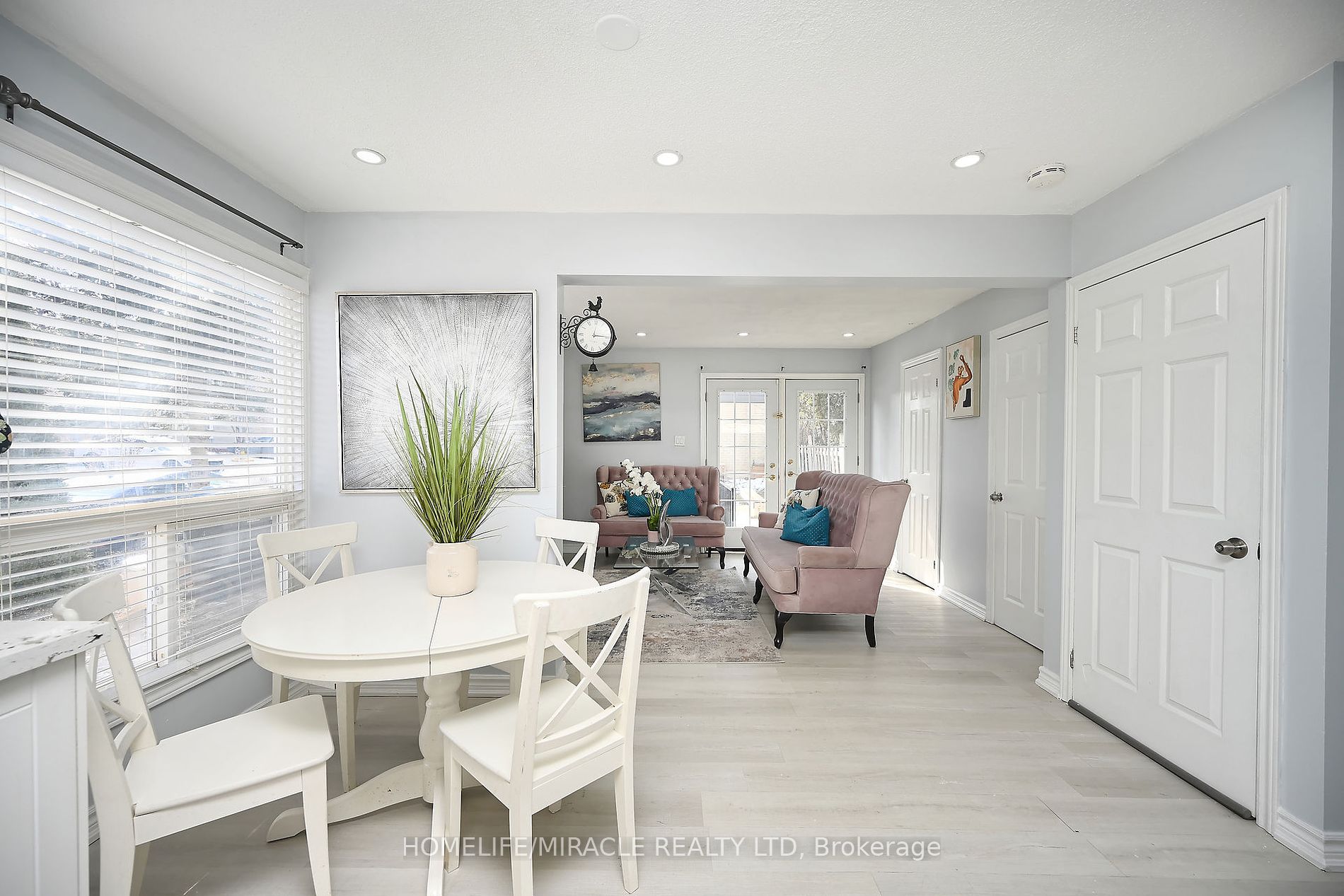 48 Grand Valley Dr
