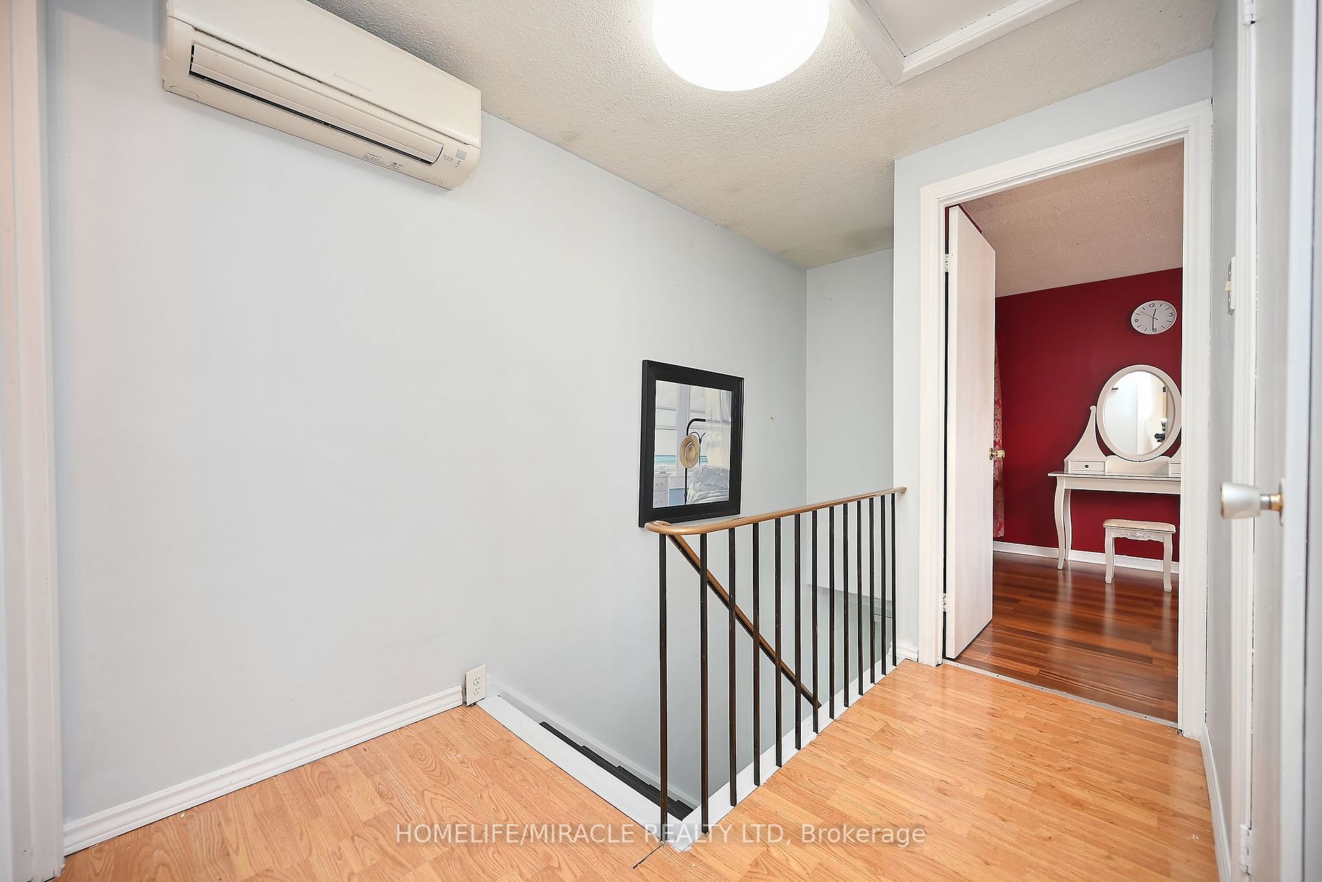 48 Grand Valley Dr