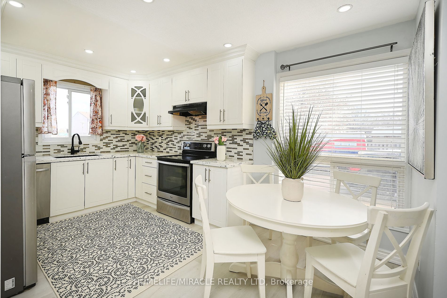 48 Grand Valley Dr