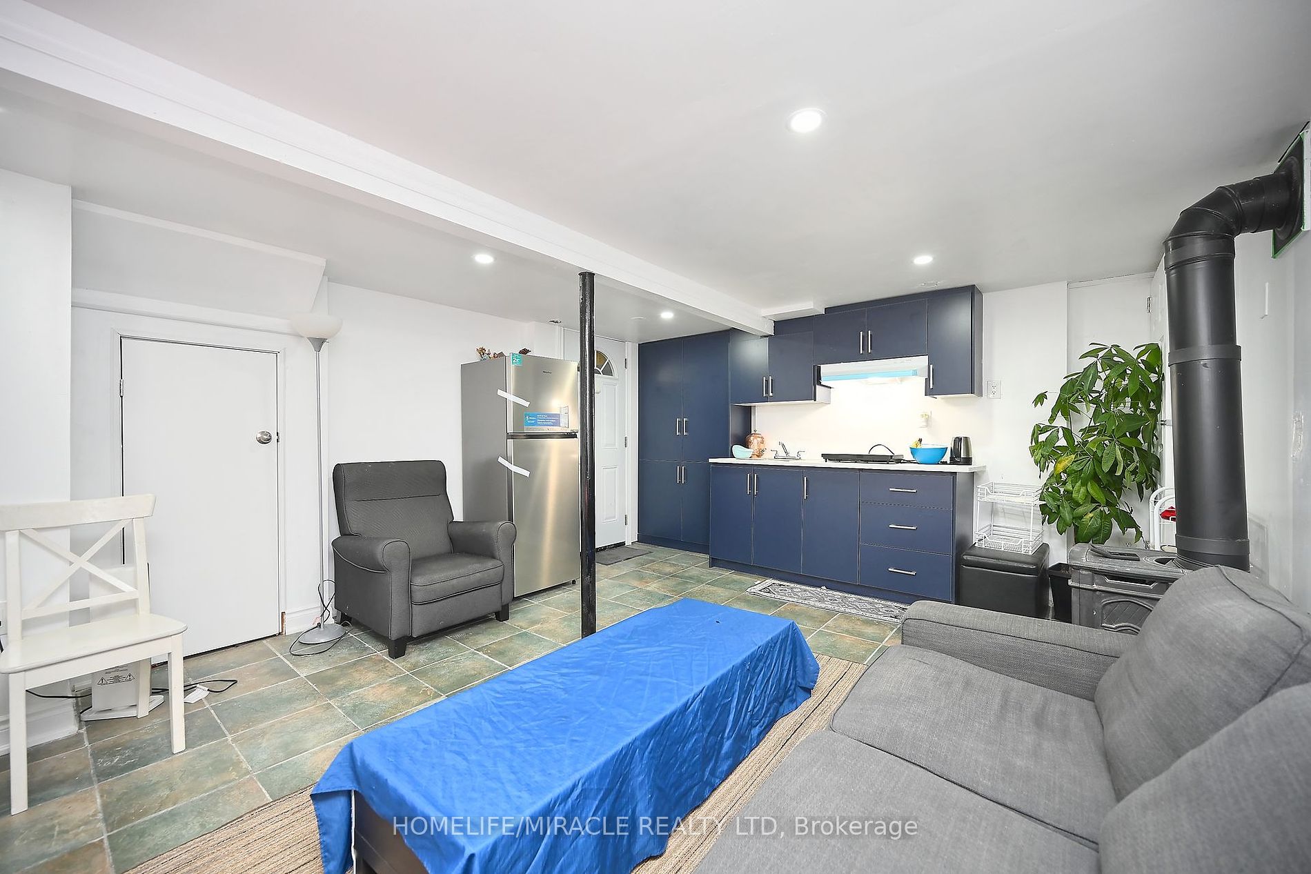 48 Grand Valley Dr