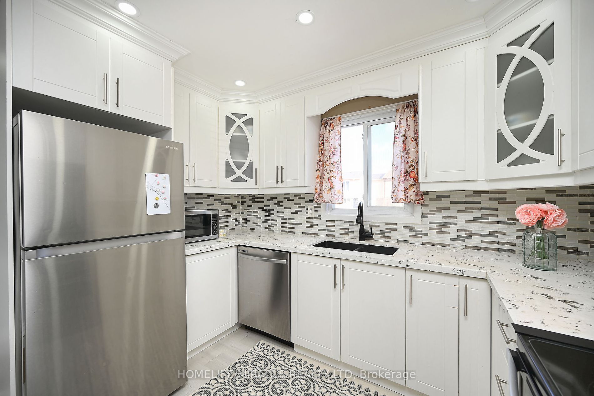 48 Grand Valley Dr