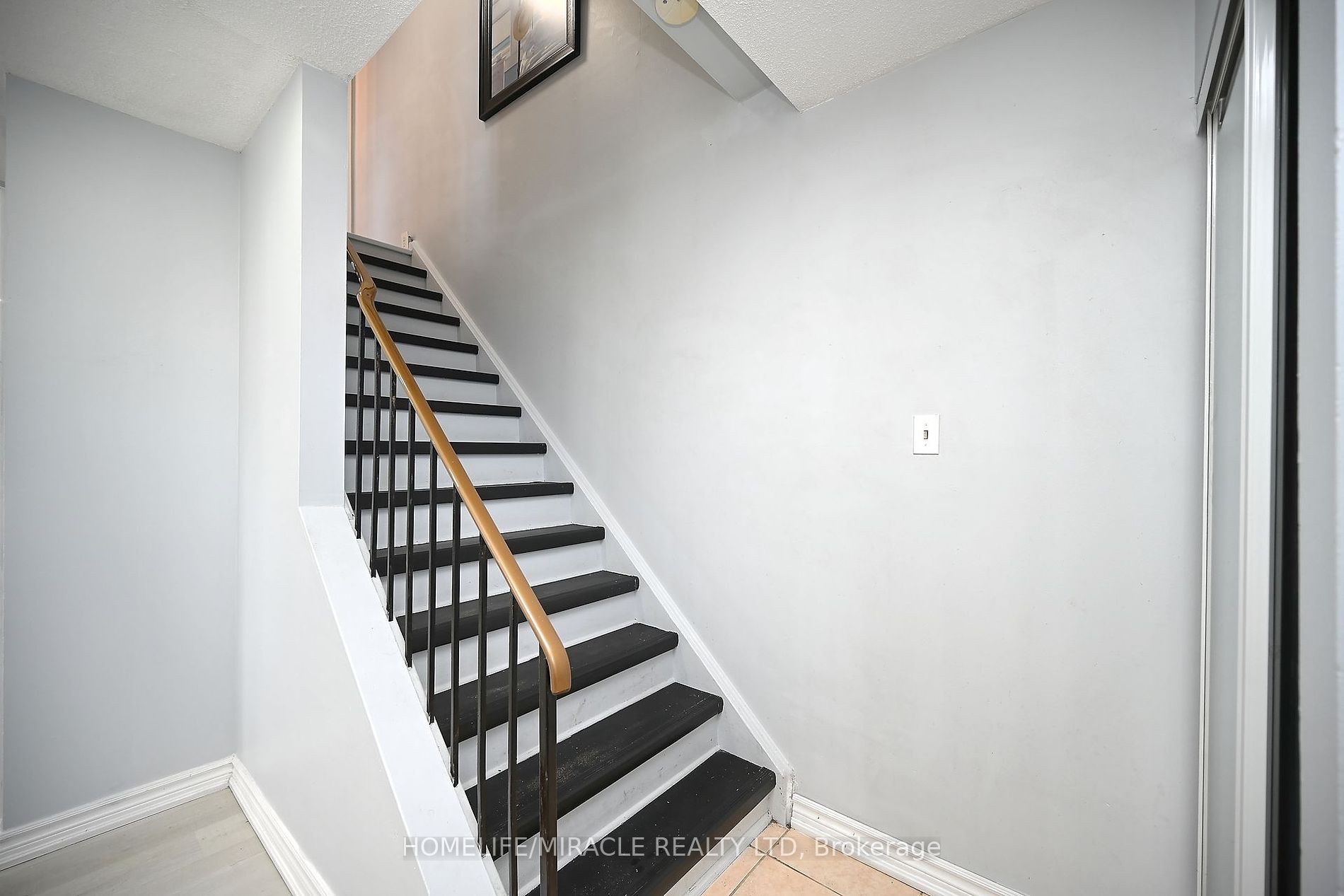 48 Grand Valley Dr
