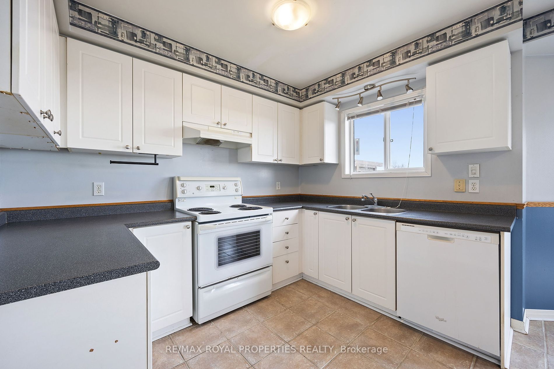 423 Jay Crescent