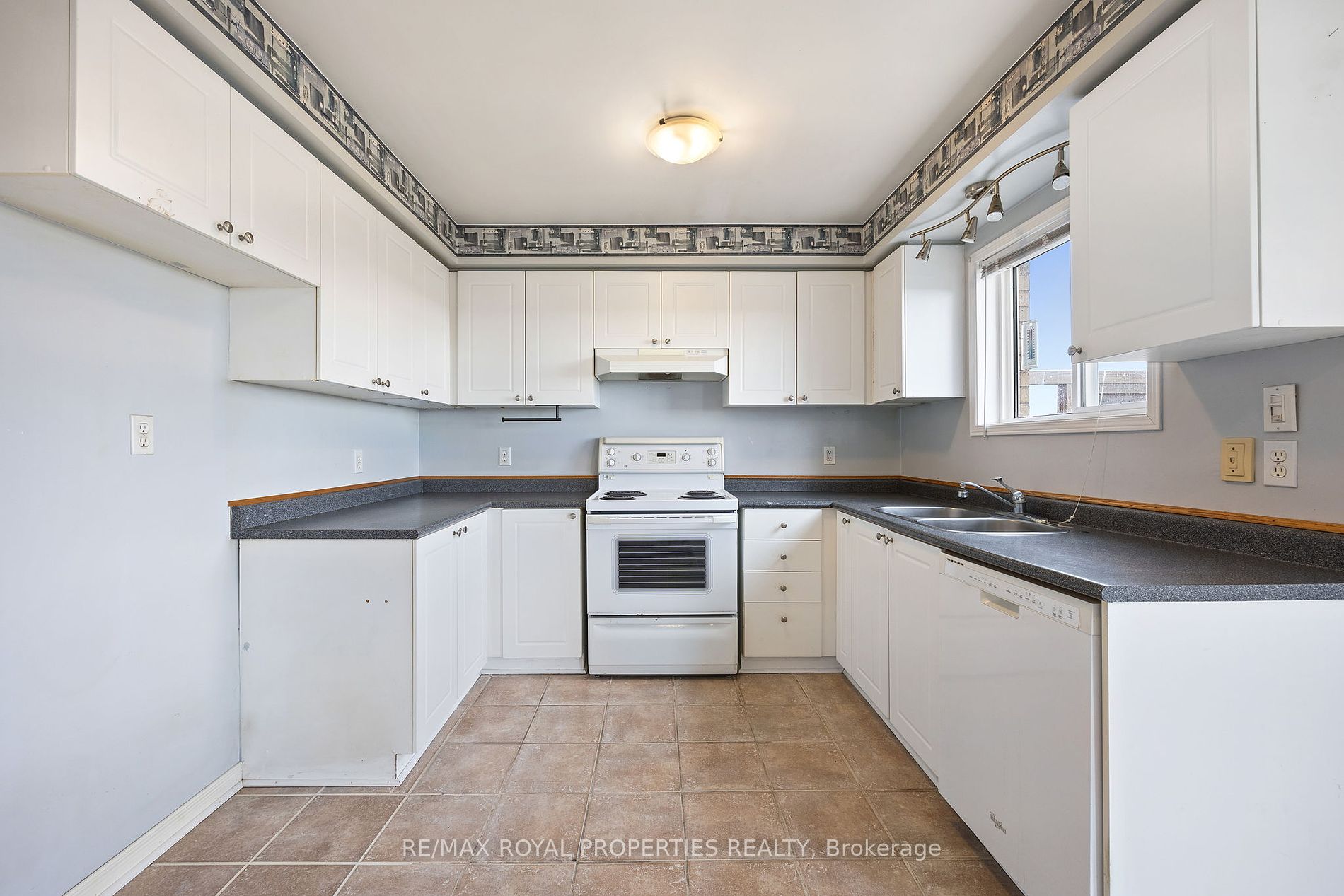 423 Jay Crescent
